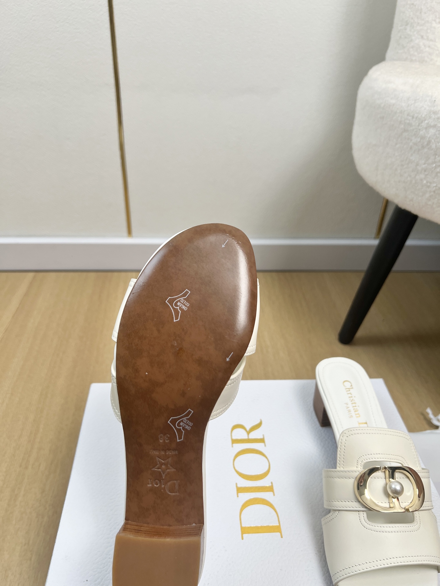 Dior Style Leather Women's Shoes style reference detail image 9 from source 785010