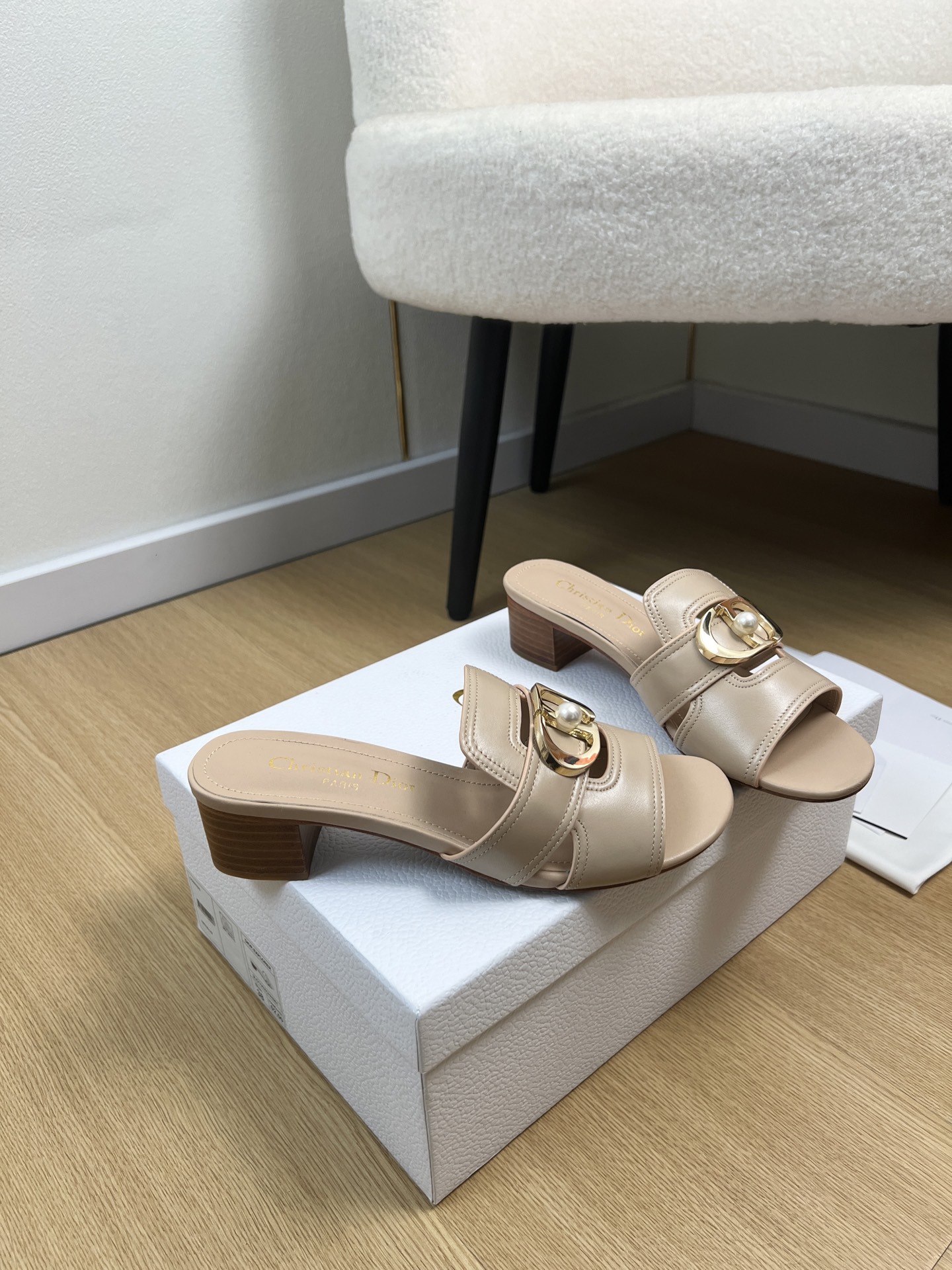 Dior Style Leather Women's Shoes style reference detail image 3 from source 785011