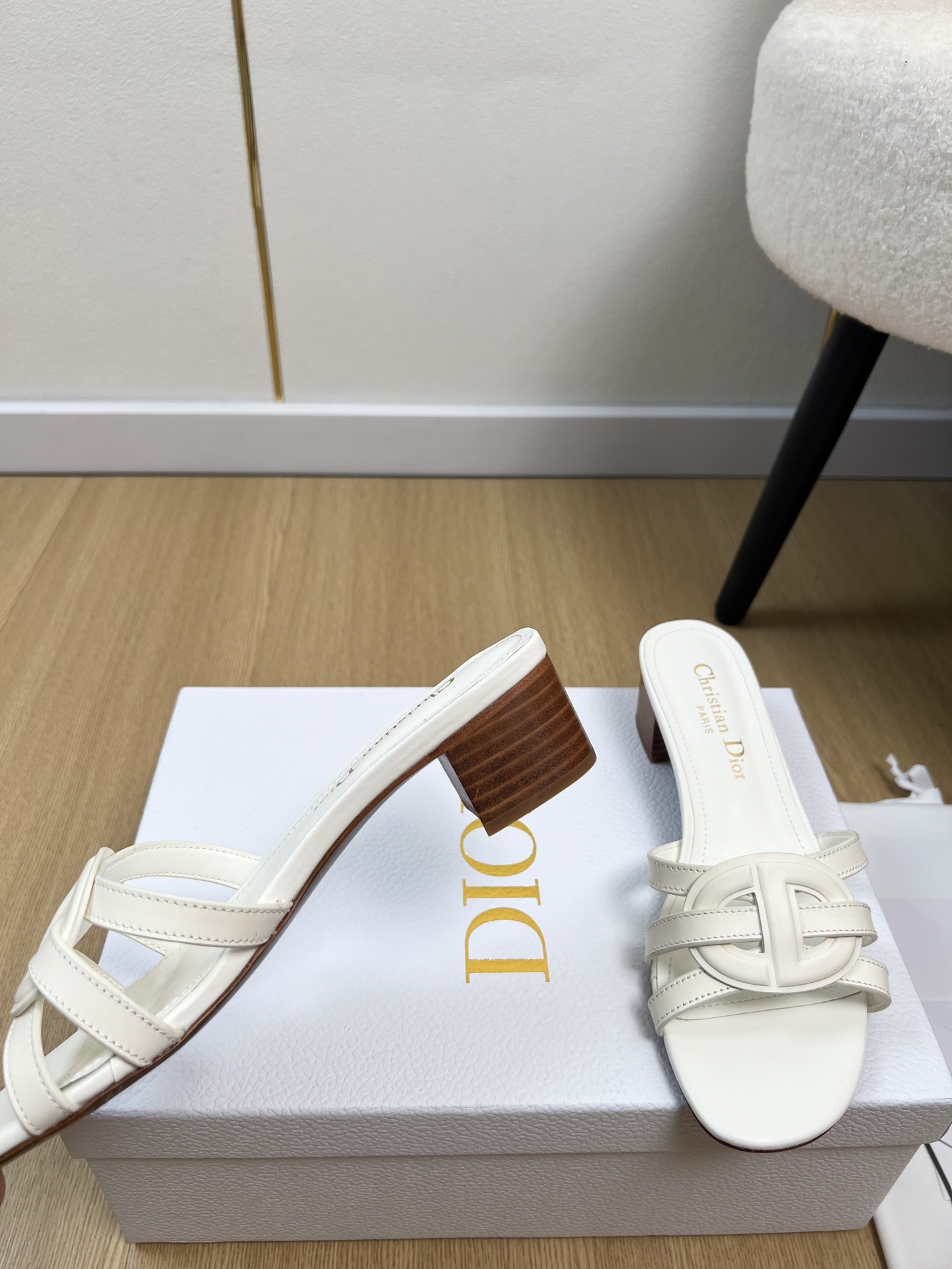 Dior Style Leather Women's Shoes style reference detail image 6 from source 785018