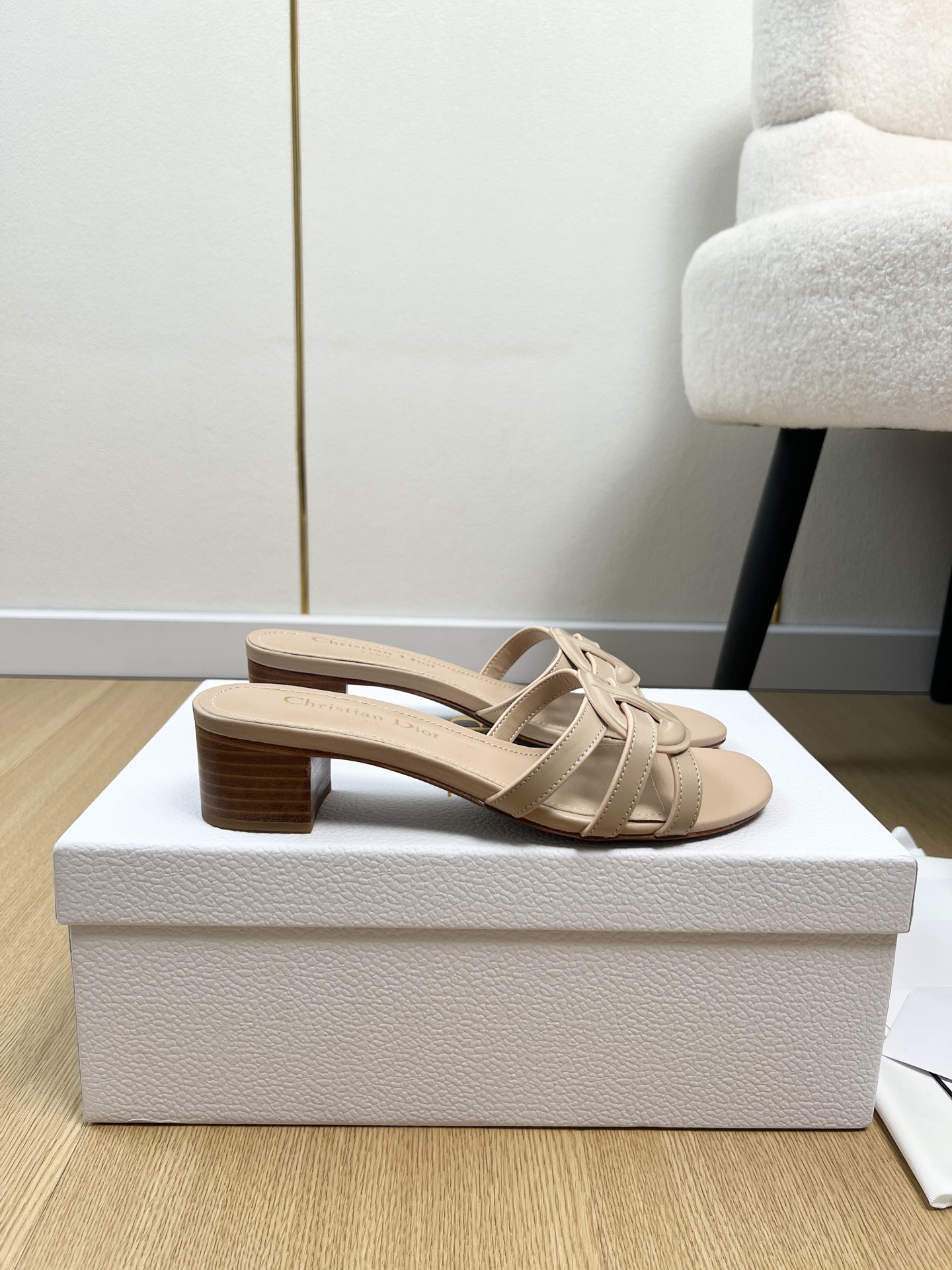 Dior Style Leather Women's Shoes style reference detail image 2 from source 785019