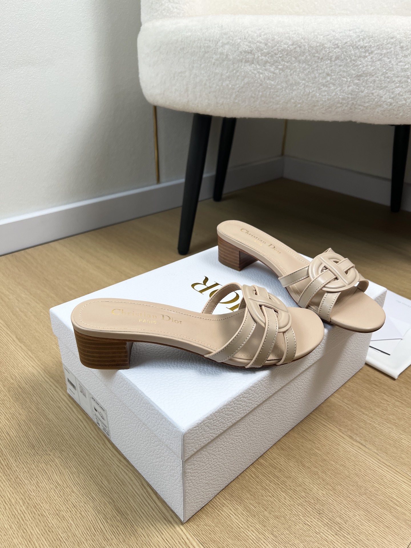 Dior Style Leather Women's Shoes style reference detail image 3 from source 785019