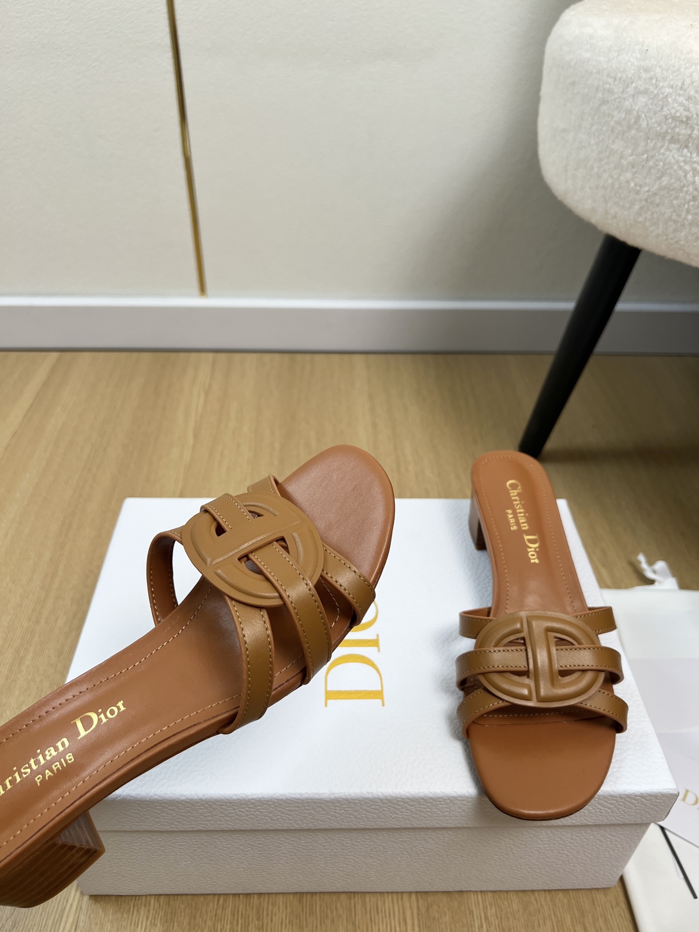 Dior Style Leather Women's Shoes style reference detail image 5 from source 785020