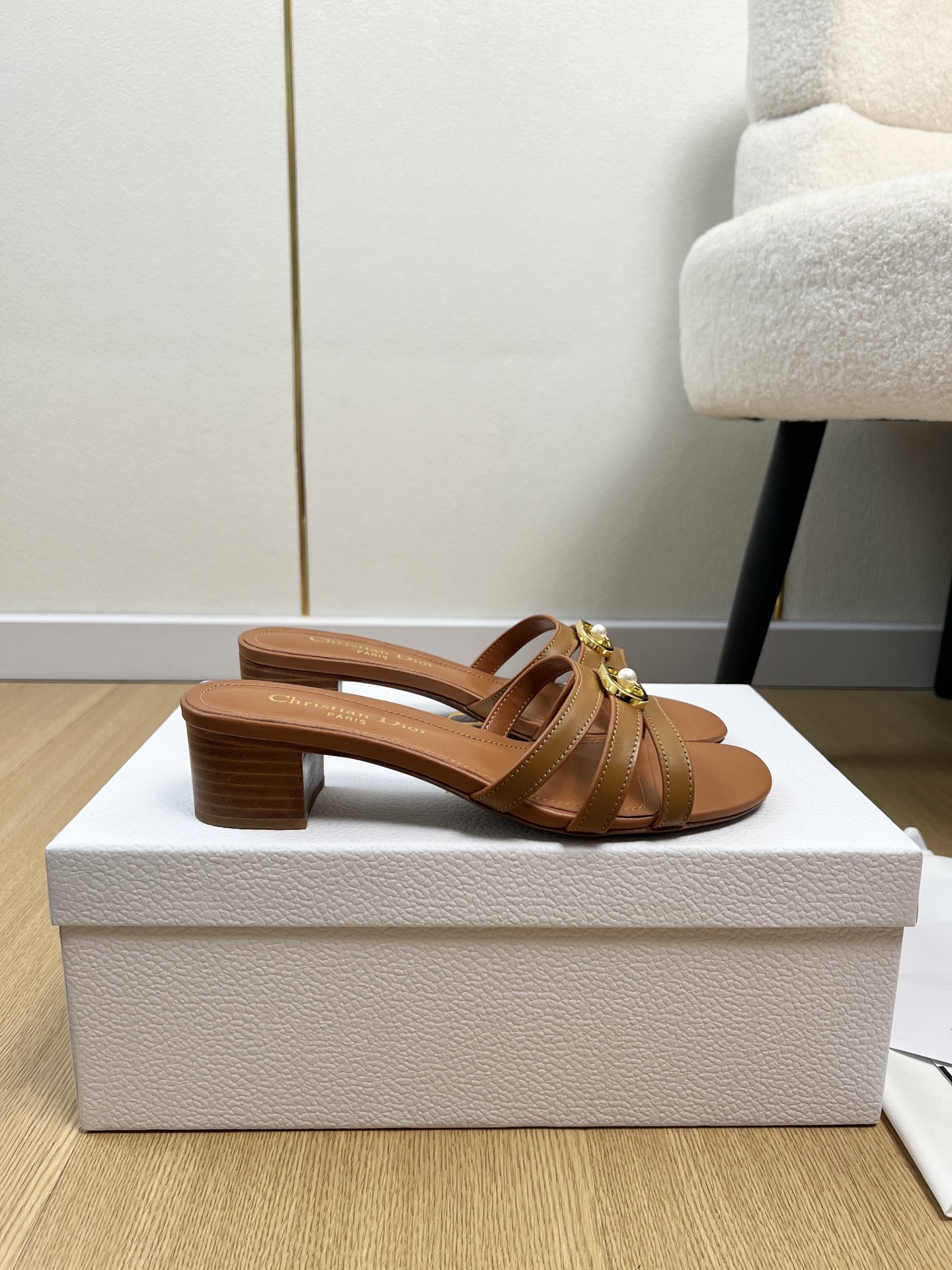Dior Style Leather Women's Shoes style reference detail image 2 from source 785028