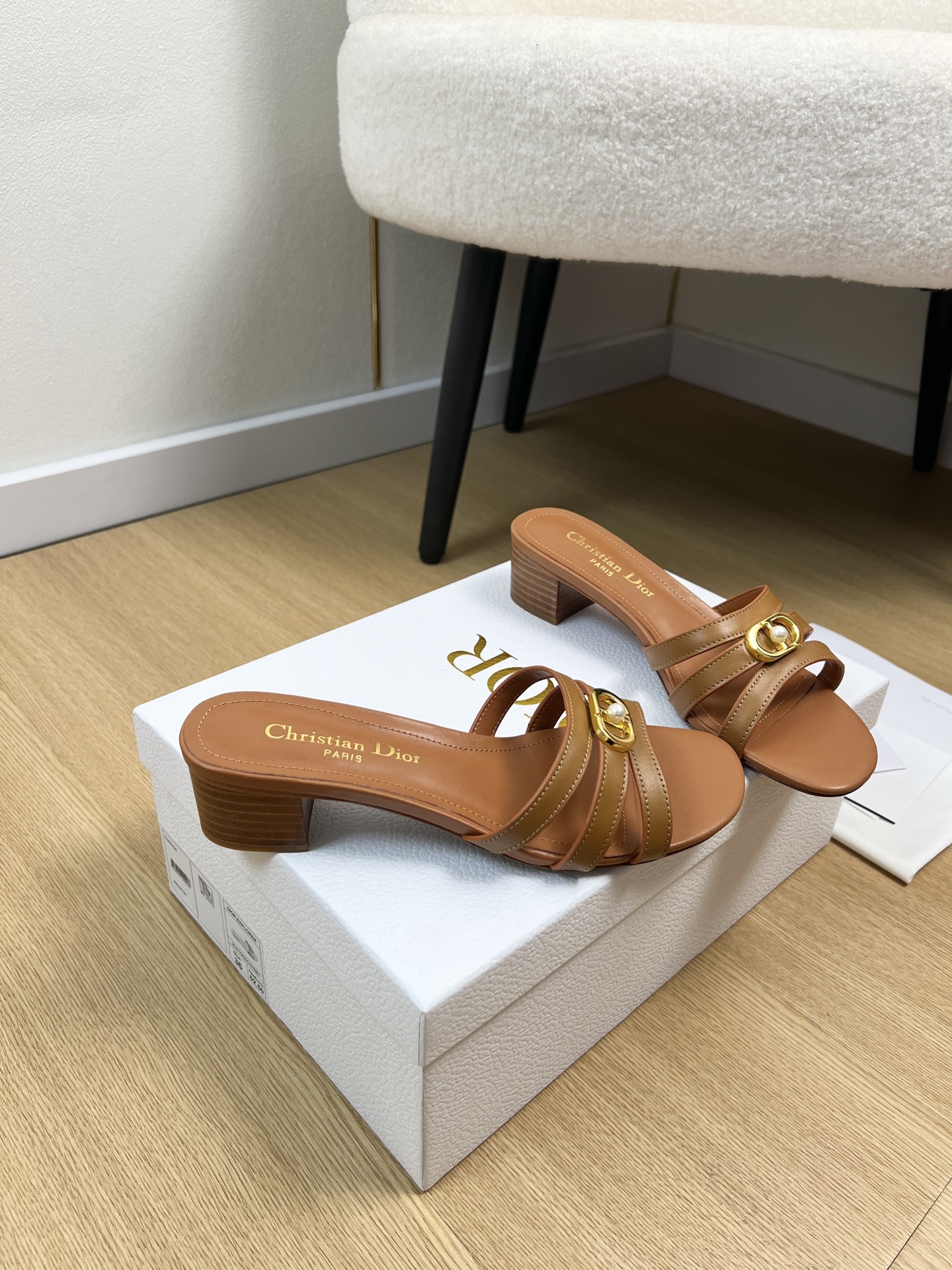 Dior Style Leather Women's Shoes style reference detail image 3 from source 785028