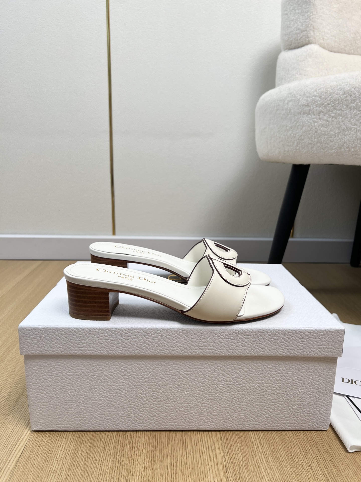 Dior Style Leather Women's Shoes style reference detail image 2 from source 785034