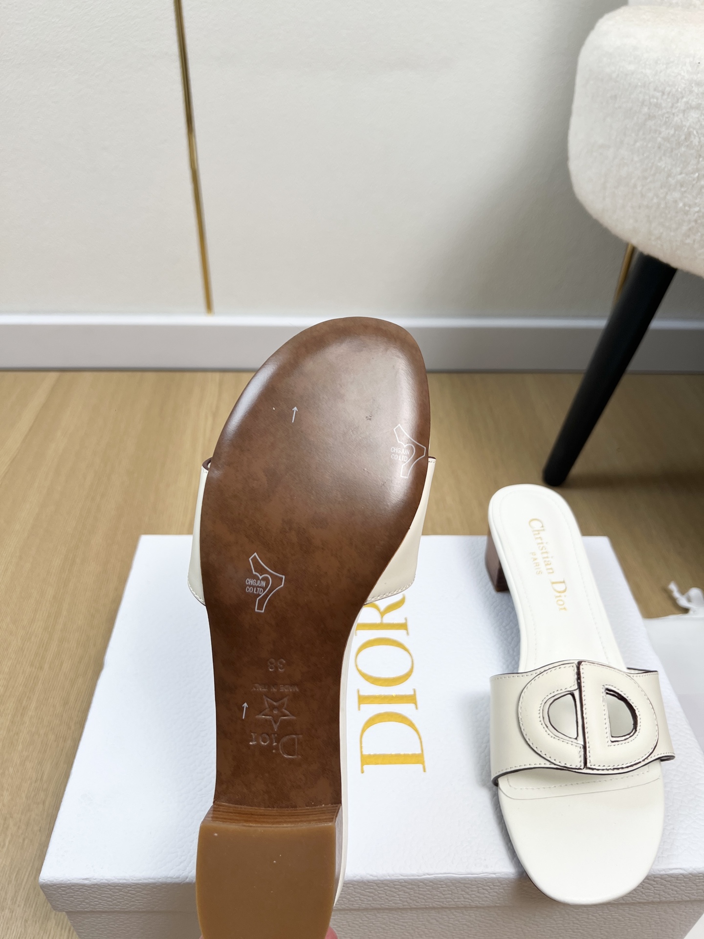 Dior Style Leather Women's Shoes style reference detail image 9 from source 785034