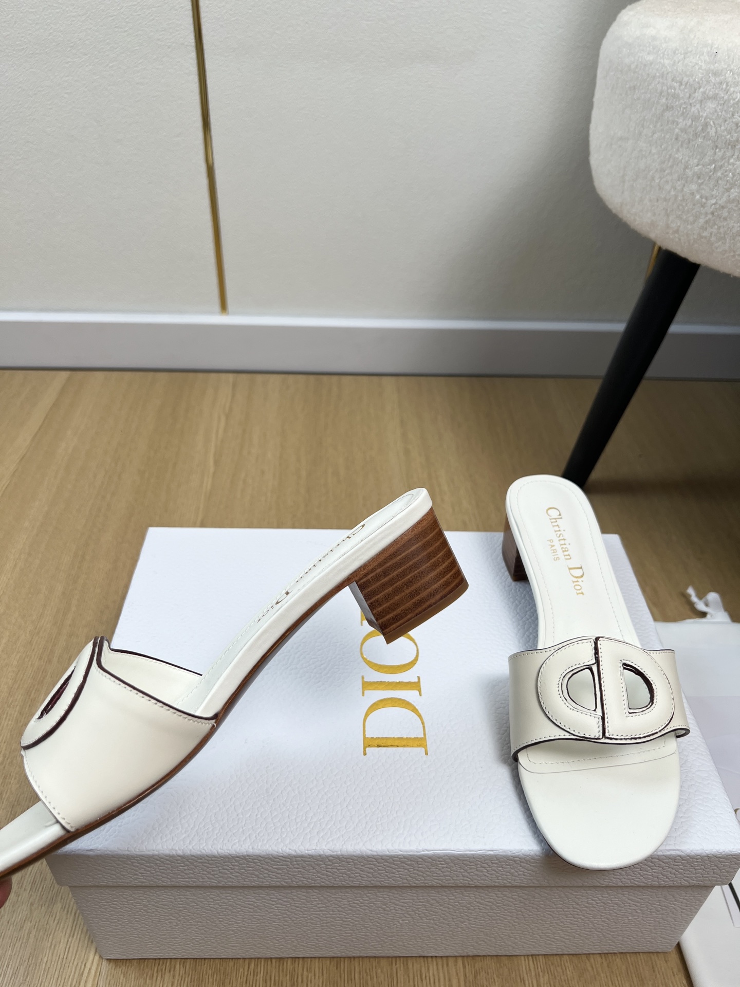 Dior Style Leather Women's Shoes style reference detail image 6 from source 785034