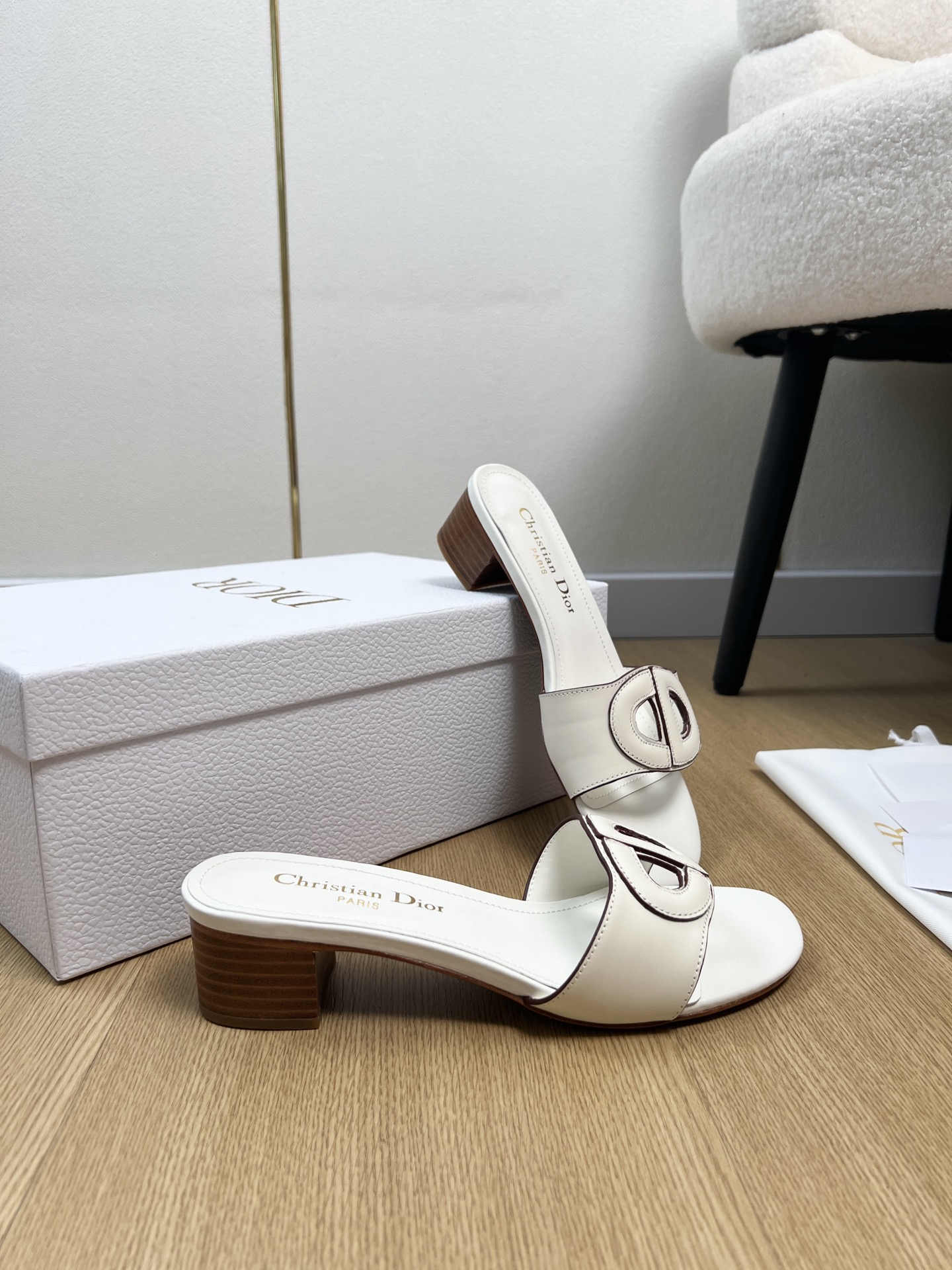 Dior Style Leather Women's Shoes style reference detail image 4 from source 785034
