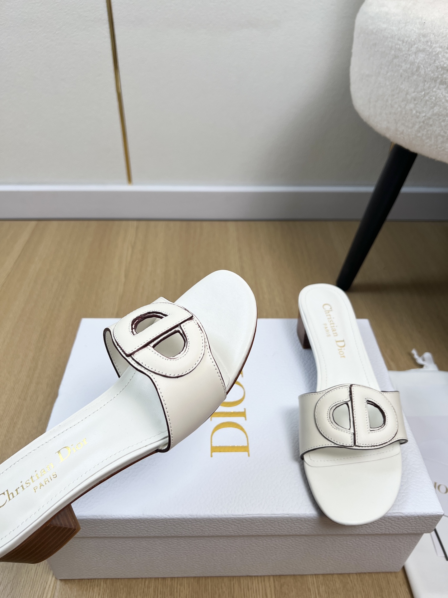 Dior Style Leather Women's Shoes style reference detail image 5 from source 785034