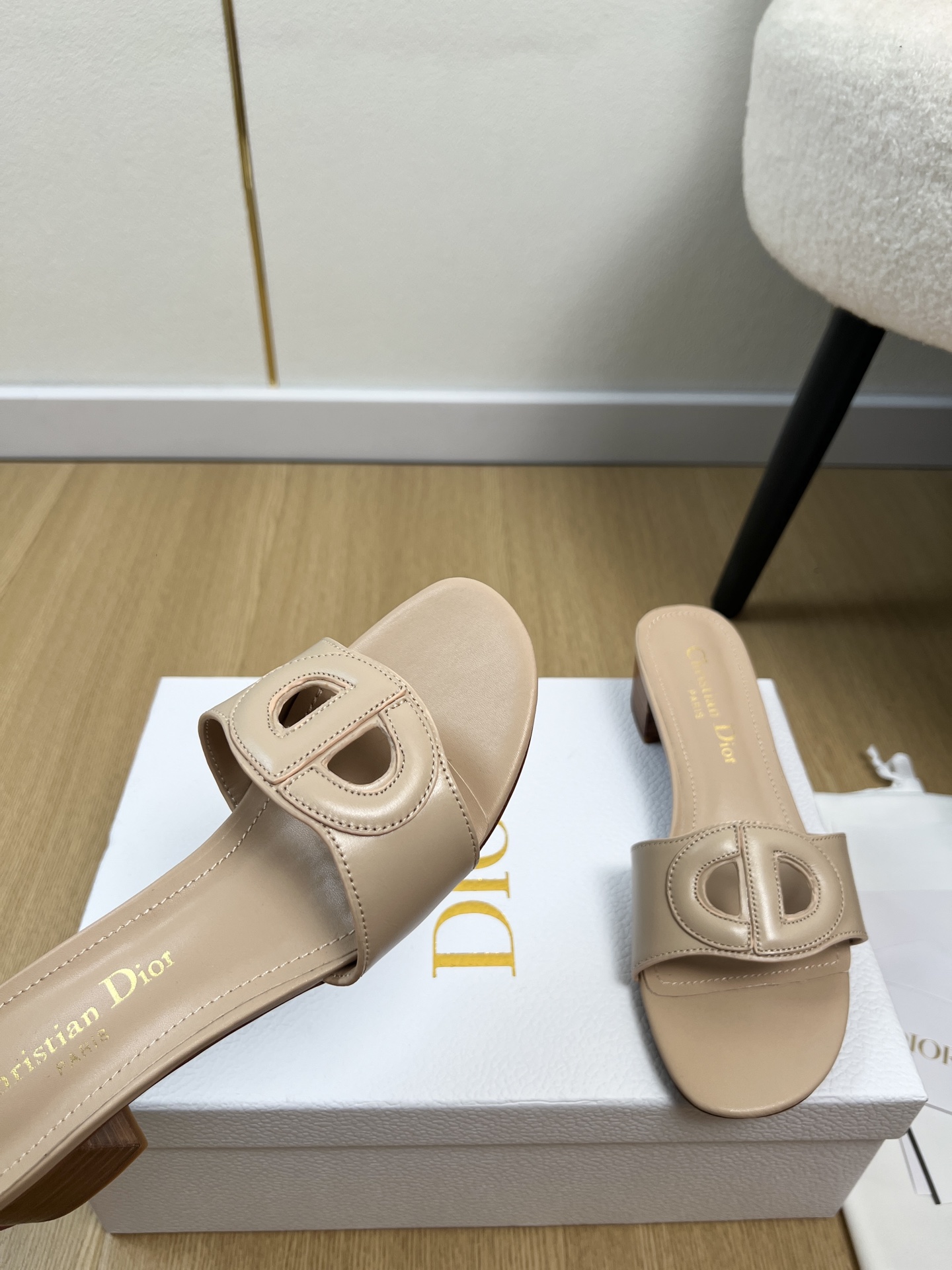 Dior Style Leather Women's Shoes style reference detail image 5 from source 785035