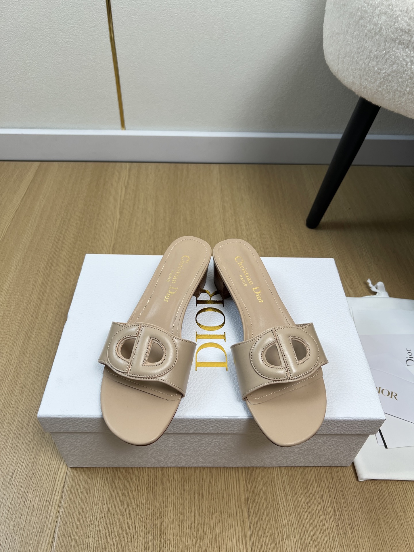 Dior Style Leather Women's Shoes style reference detail image 1 from source 785035