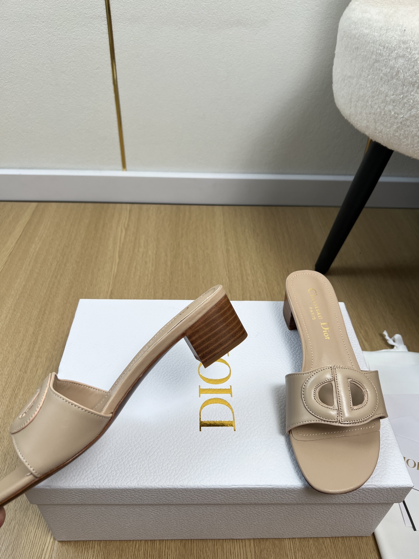 Dior Style Leather Women's Shoes style reference detail image 6 from source 785035