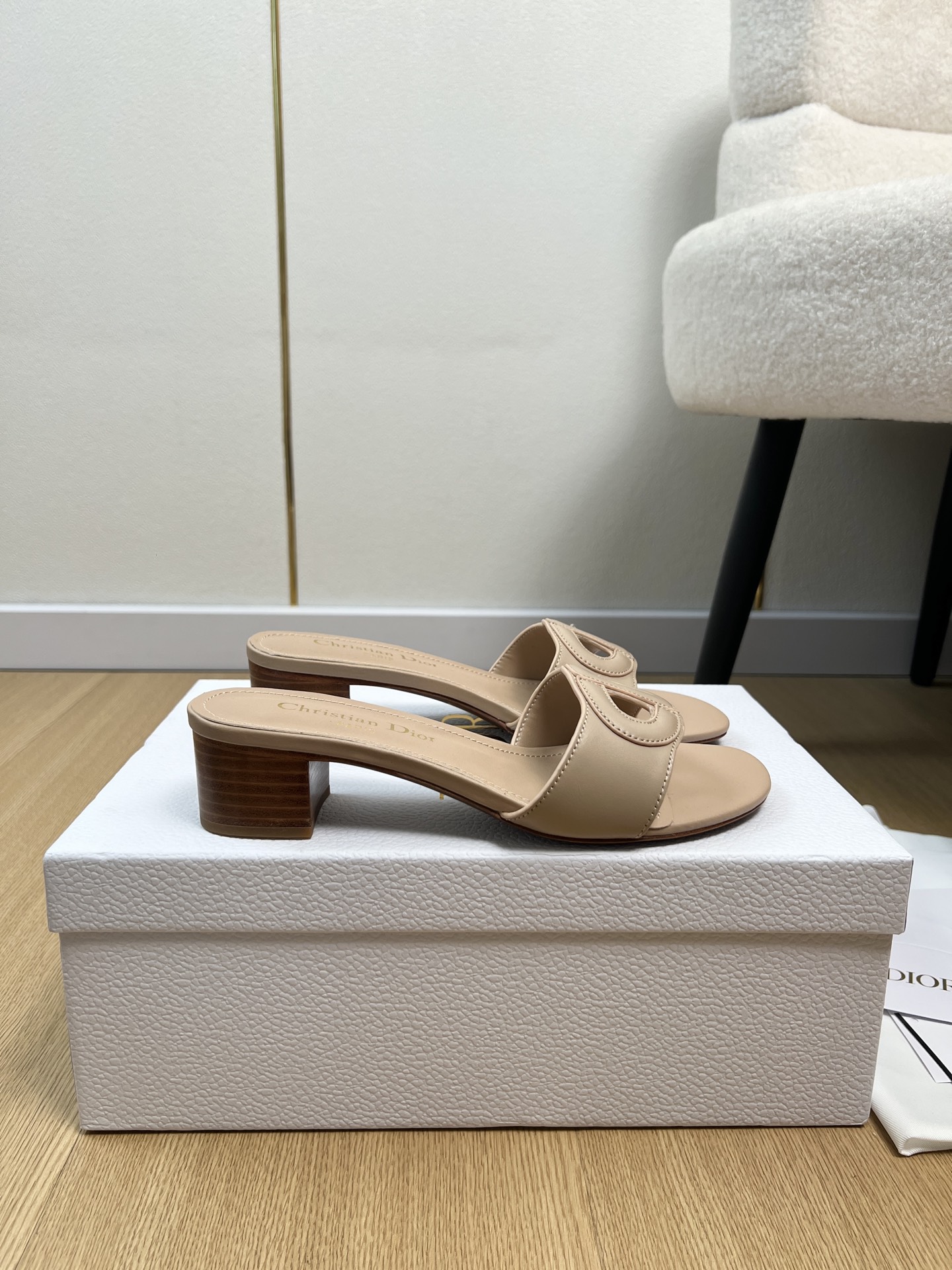 Dior Style Leather Women's Shoes style reference detail image 2 from source 785035