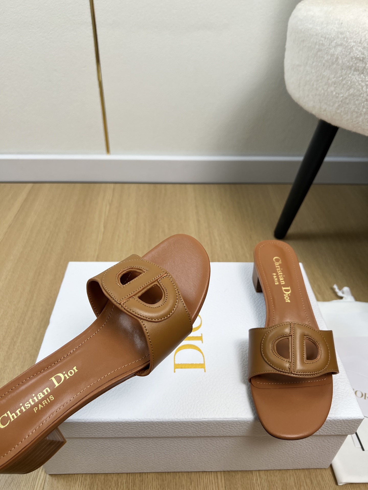 Dior Style Leather Women's Shoes style reference detail image 5 from source 785036