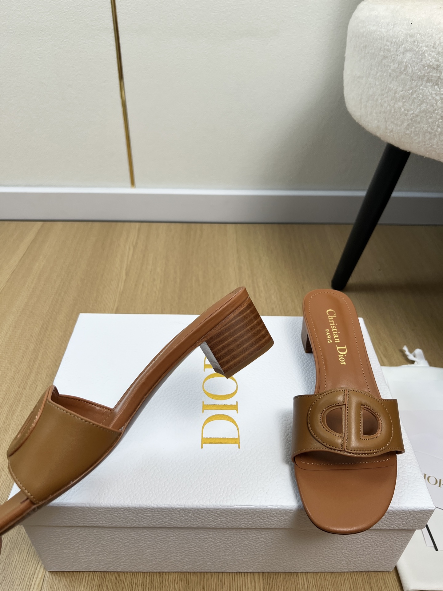 Dior Style Leather Women's Shoes style reference detail image 6 from source 785036