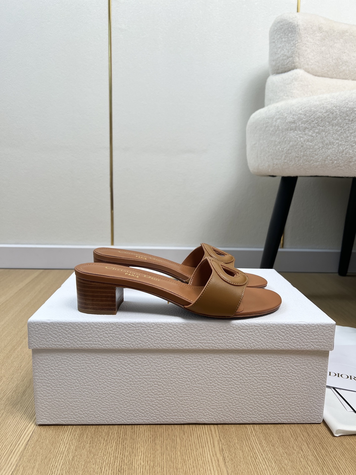 Dior Style Leather Women's Shoes style reference detail image 2 from source 785036