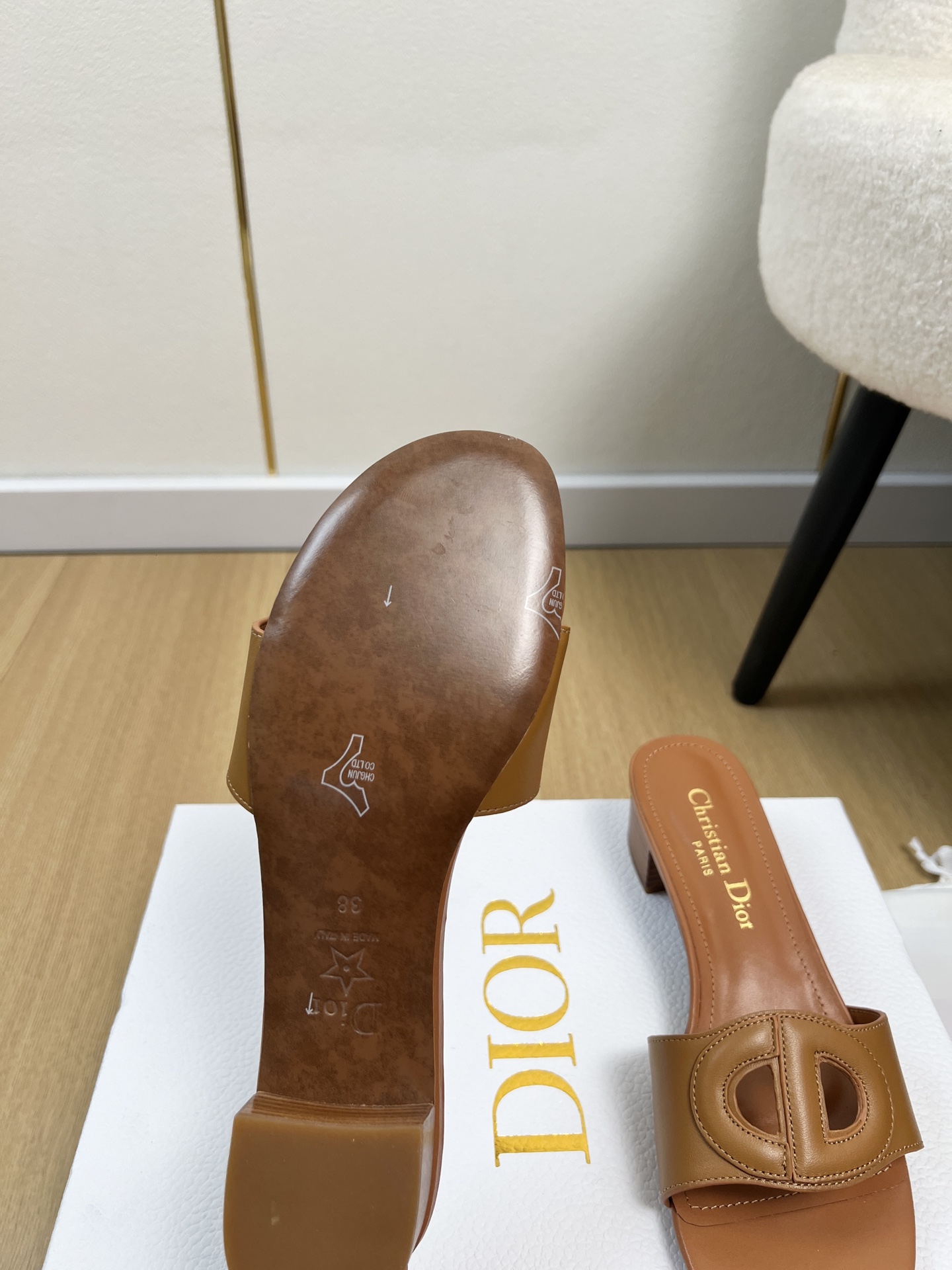 Dior Style Leather Women's Shoes style reference detail image 9 from source 785036