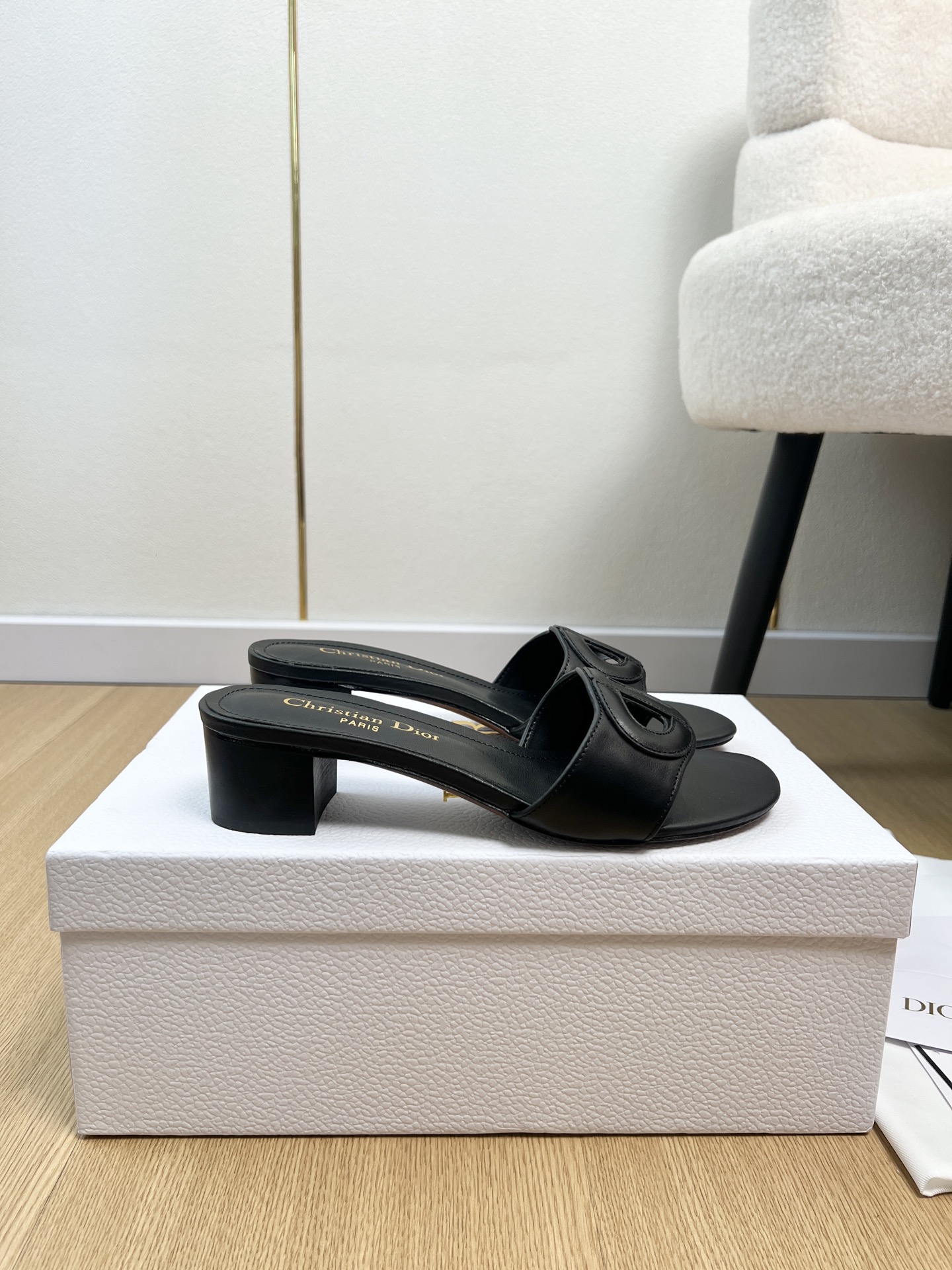 Dior Style Leather Women's Shoes style reference detail image 2 from source 785037