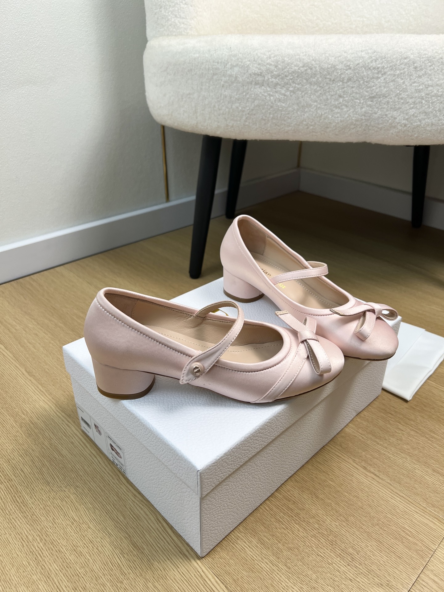 Dior Style Leather Women's Shoes style reference detail image 3 from source 785052