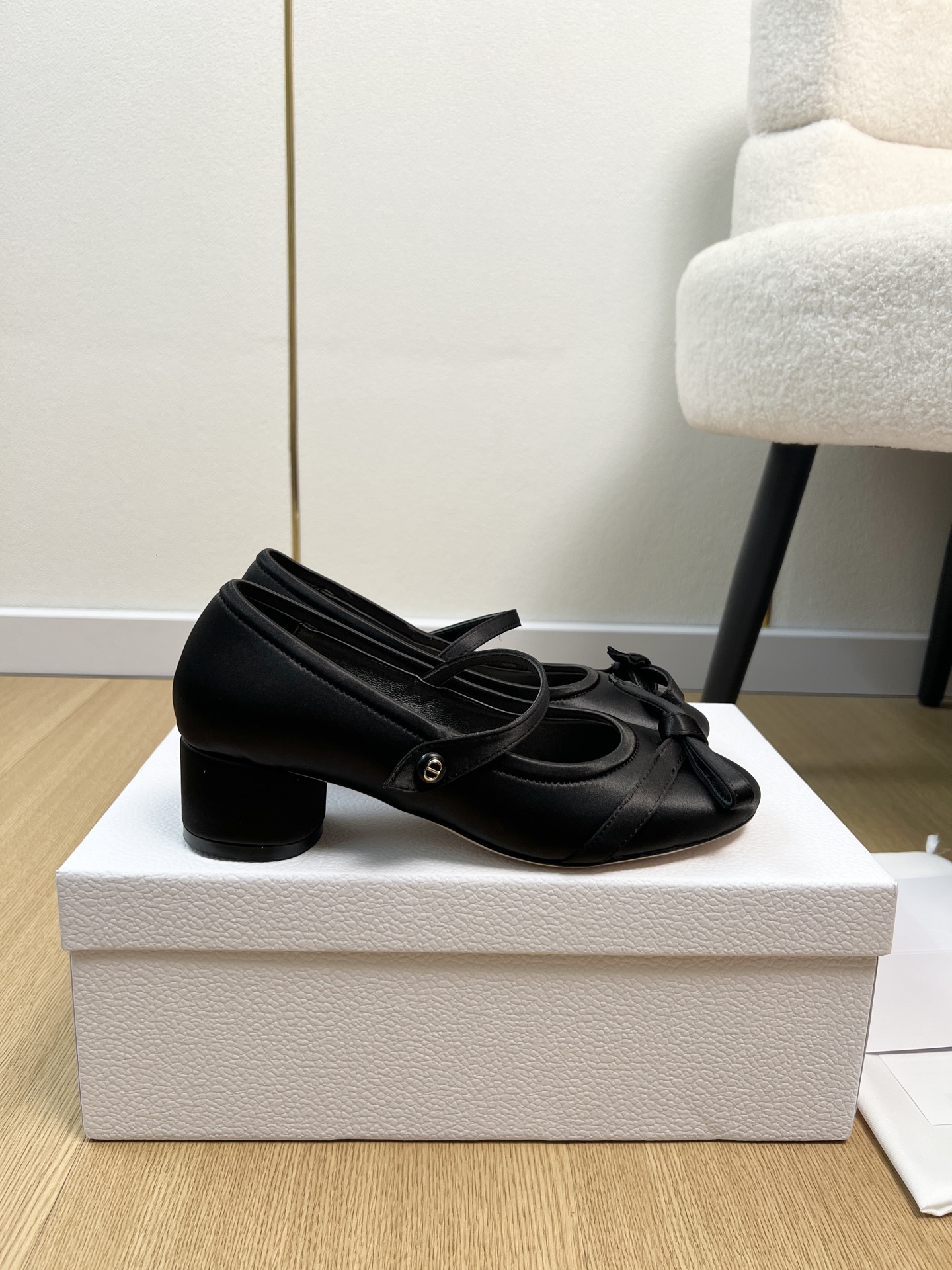 Dior Style Leather Women's Shoes style reference detail image 2 from source 785053