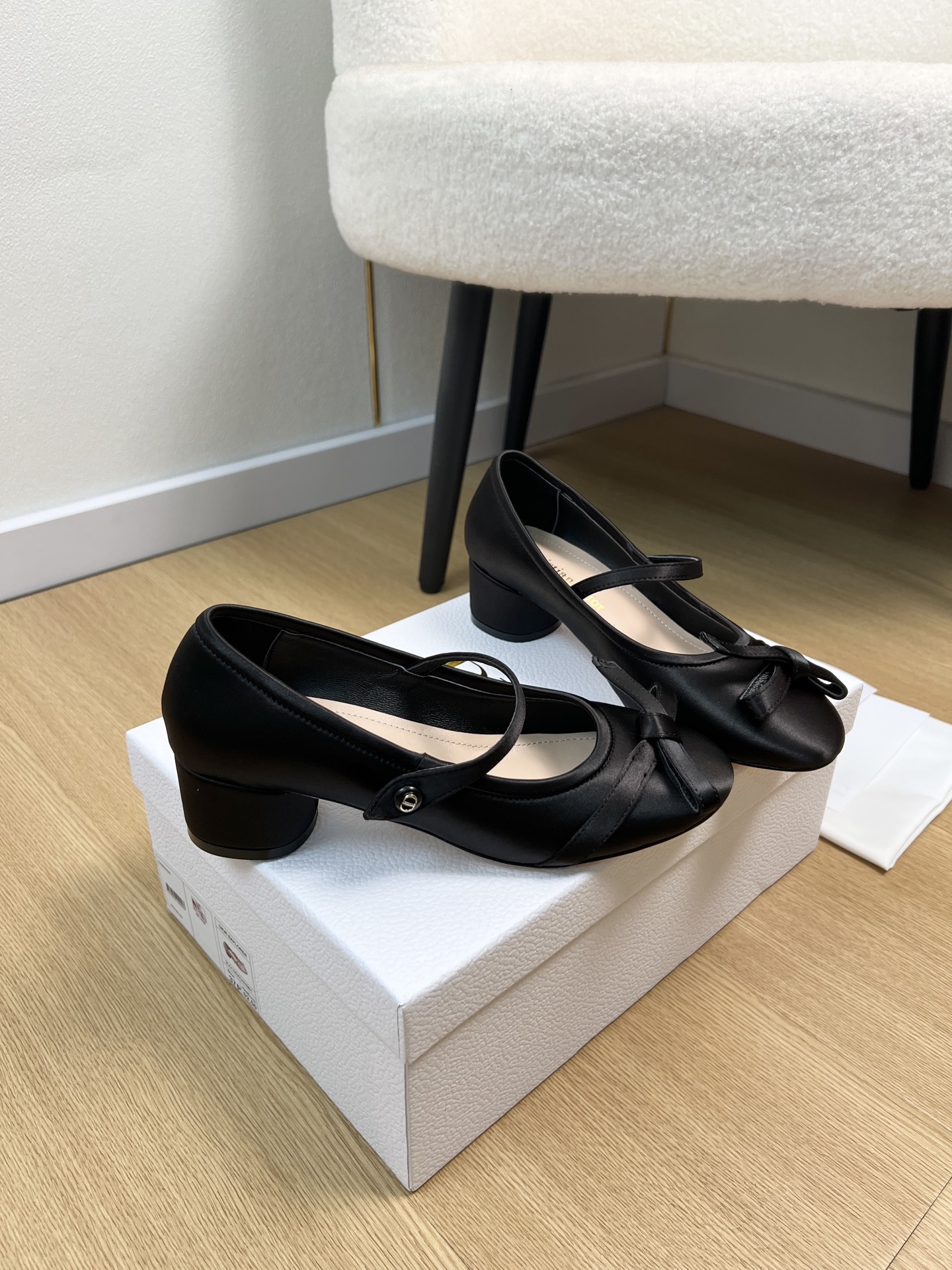 Dior Style Leather Women's Shoes style reference detail image 3 from source 785053