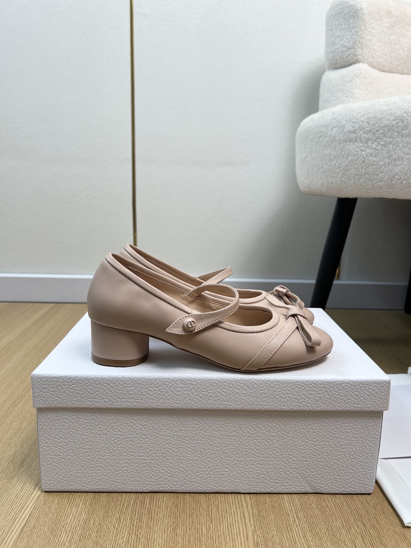 Dior Style Leather Women's Shoes style reference detail image 2 from source 785054