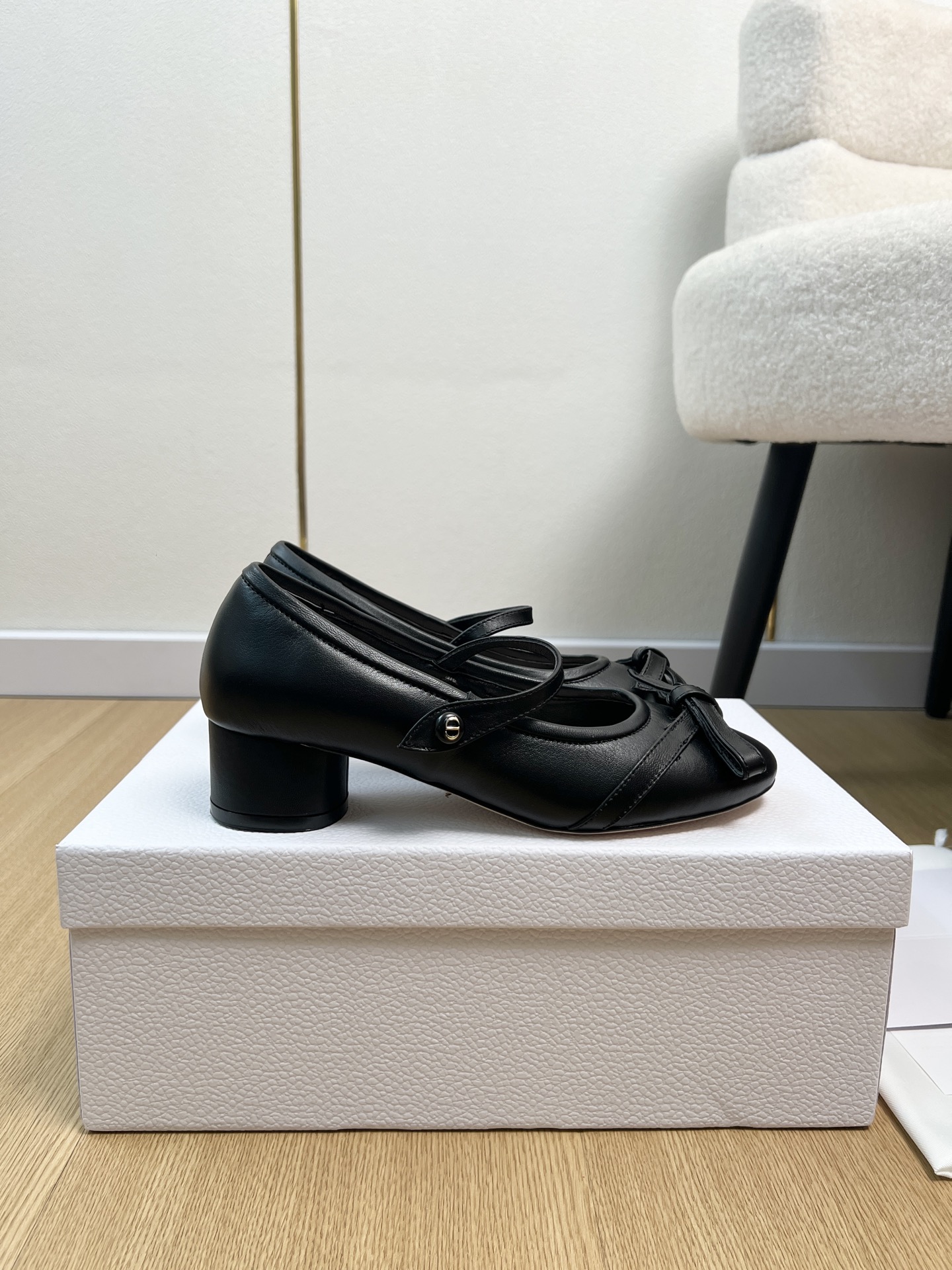 Dior Style Leather Women's Shoes style reference detail image 2 from source 785055