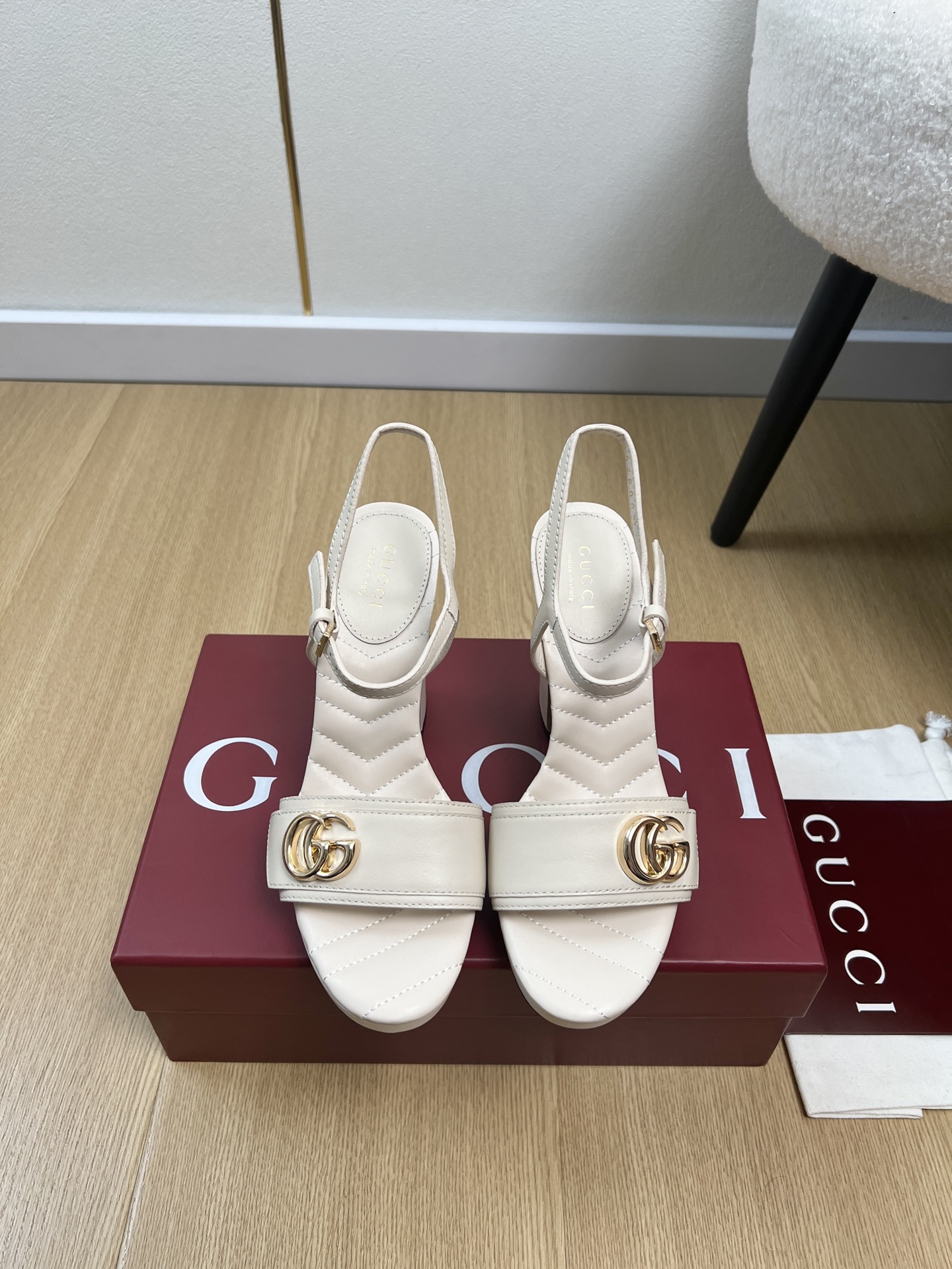 Gucci Style Leather Women's Shoes style reference detail image 1 from source 784701