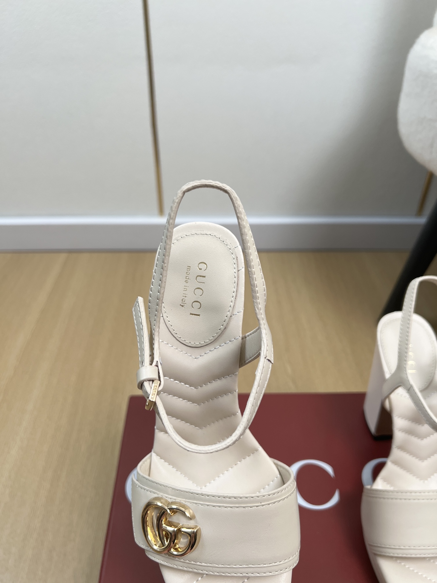 Gucci Style Leather Women's Shoes style reference detail image 7 from source 784701