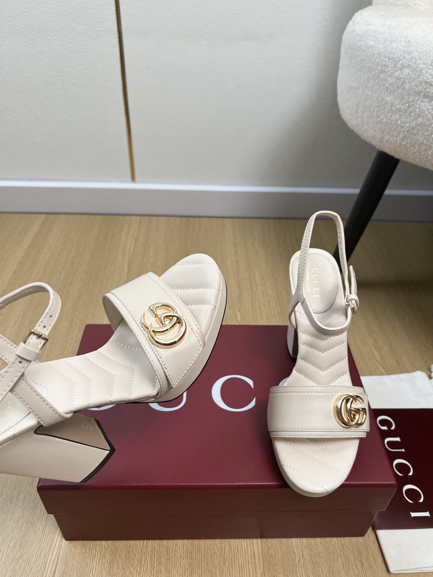 Gucci Style Leather Women's Shoes style reference detail image 5 from source 784701