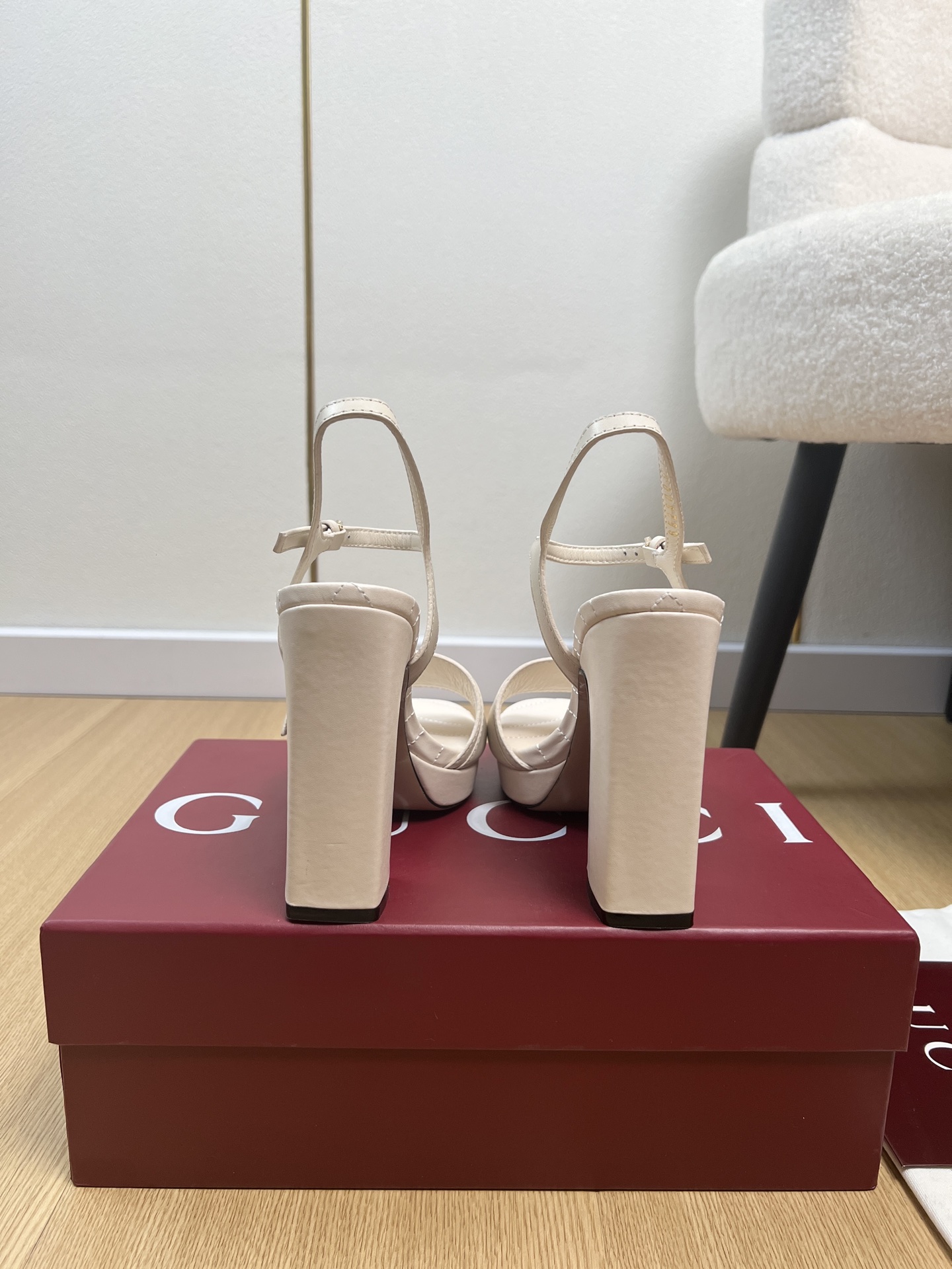 Gucci Style Leather Women's Shoes style reference detail image 8 from source 784701