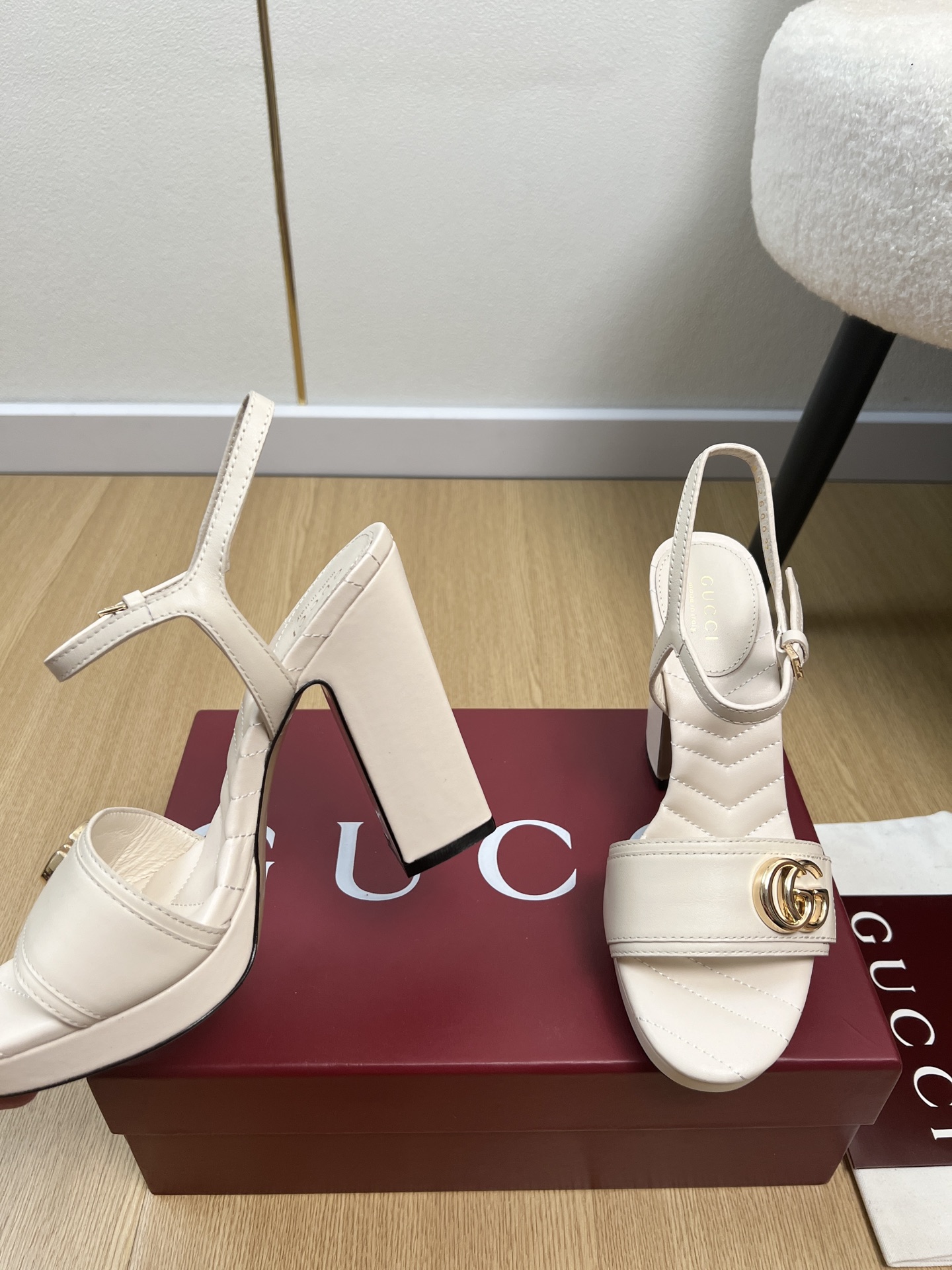 Gucci Style Leather Women's Shoes style reference detail image 6 from source 784701