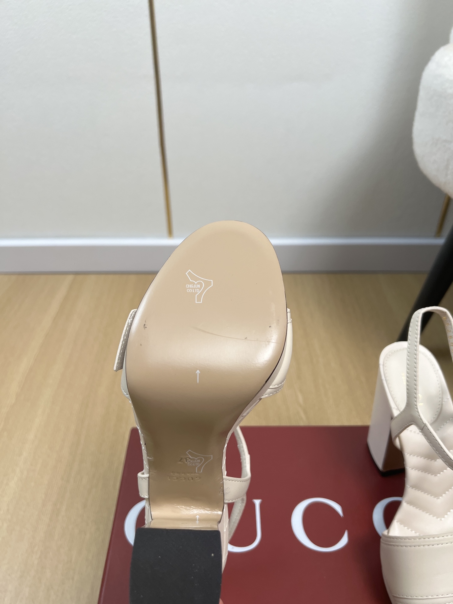 Gucci Style Leather Women's Shoes style reference detail image 9 from source 784701