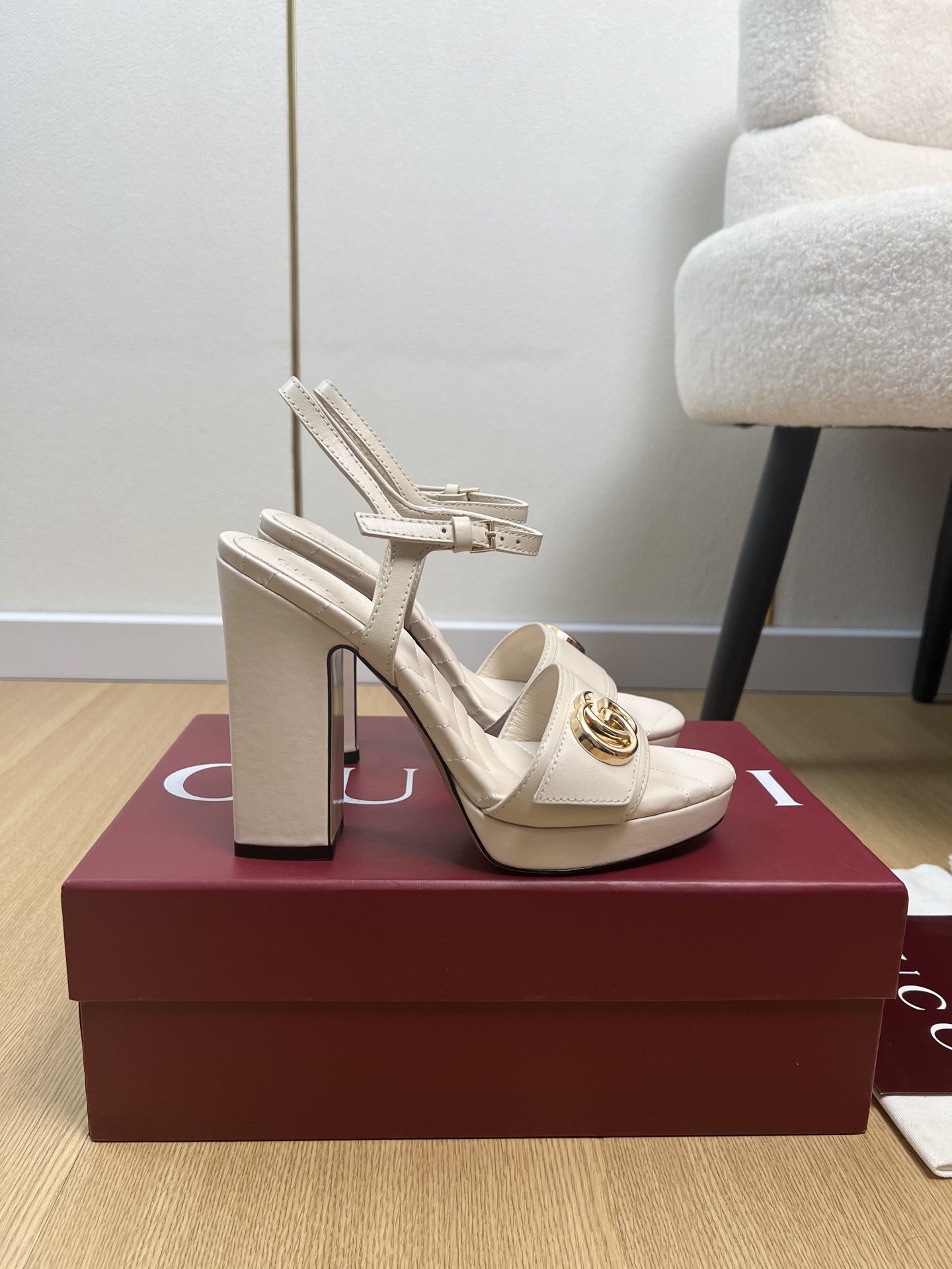 Gucci Style Leather Women's Shoes style reference detail image 2 from source 784701