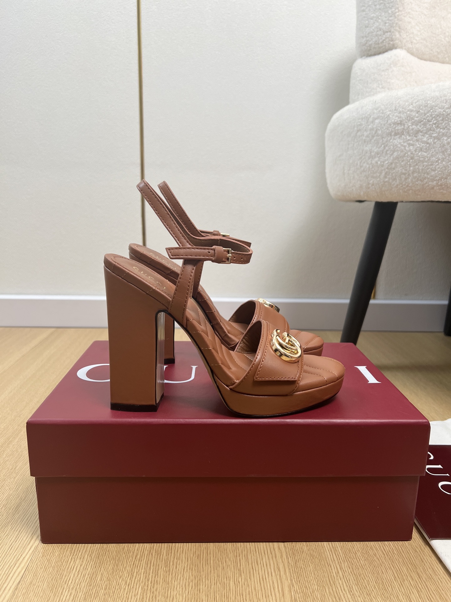 Gucci Style Leather Women's Shoes style reference detail image 2 from source 784702