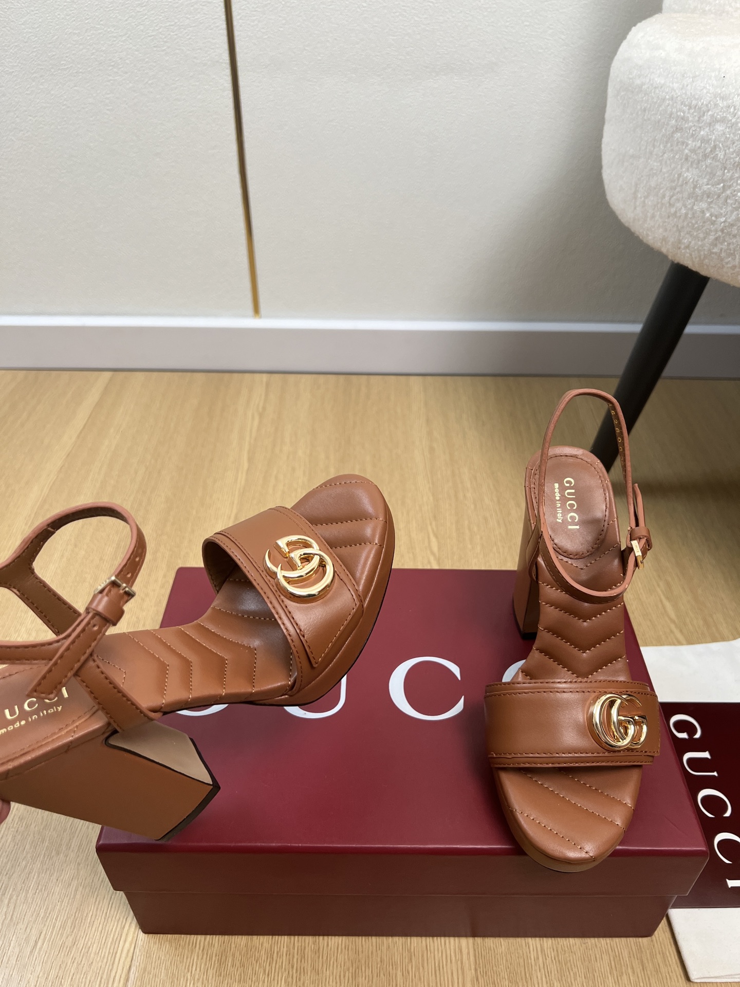 Gucci Style Leather Women's Shoes style reference detail image 5 from source 784702