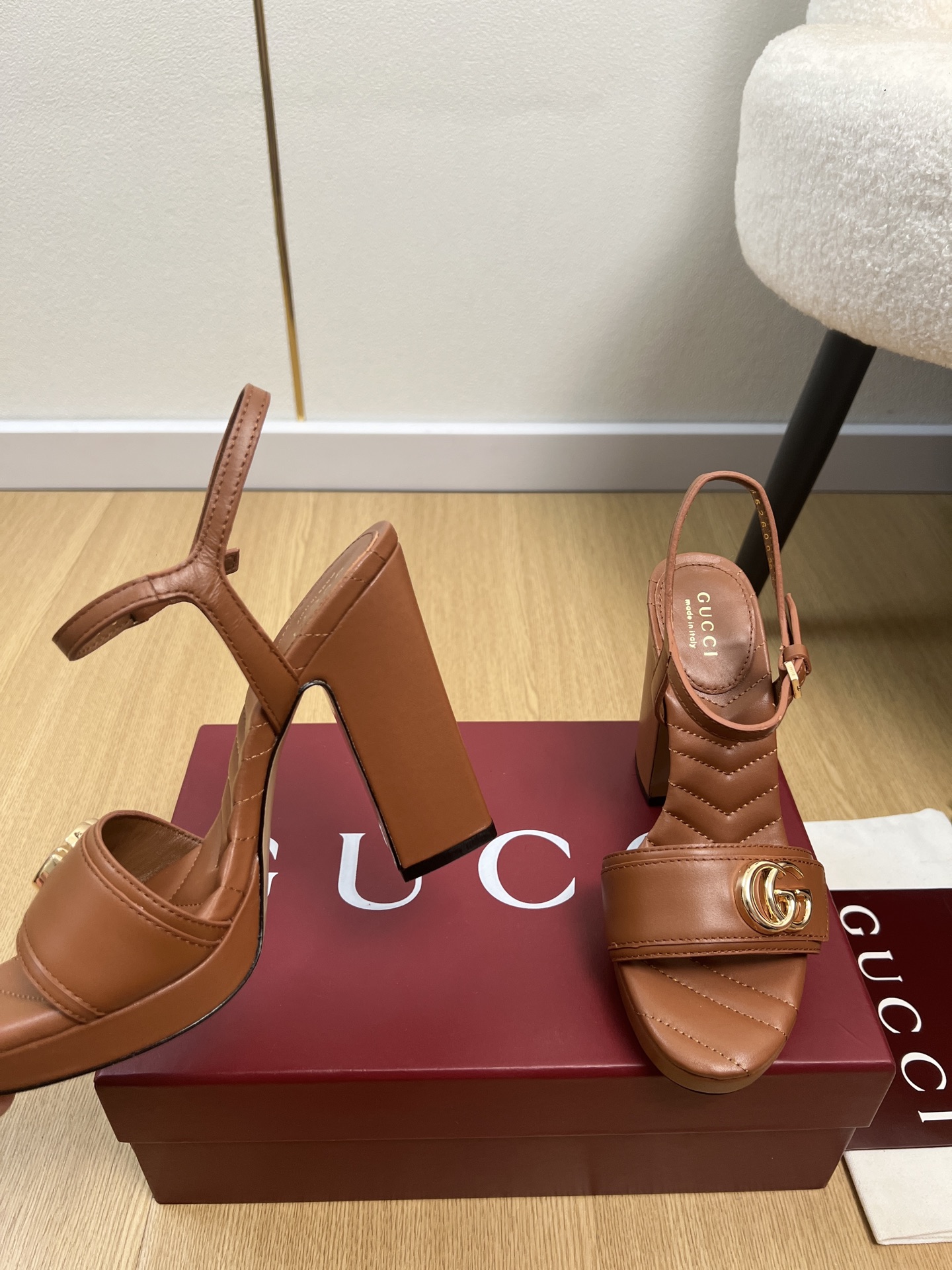 Gucci Style Leather Women's Shoes style reference detail image 6 from source 784702