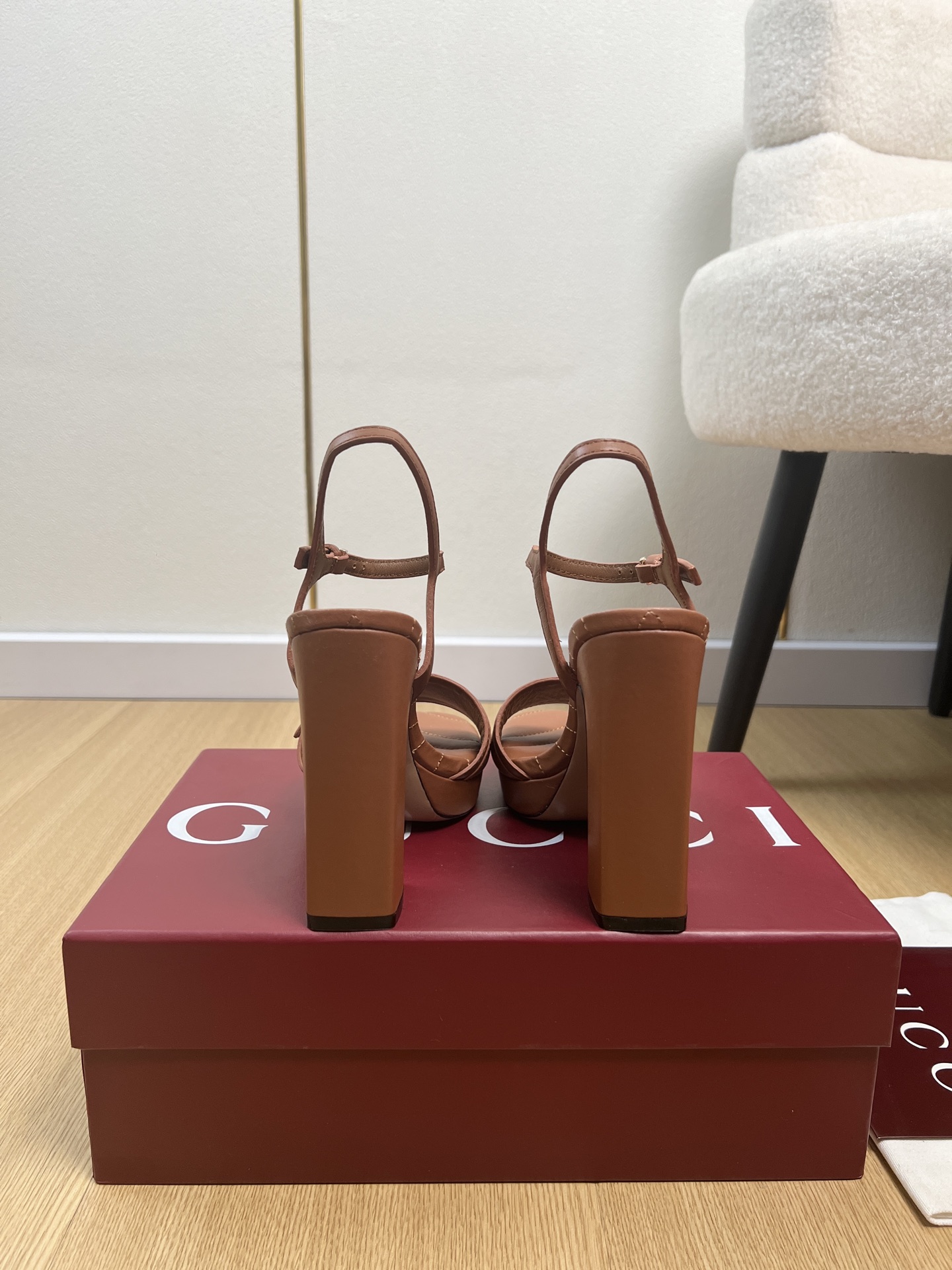 Gucci Style Leather Women's Shoes style reference detail image 8 from source 784702