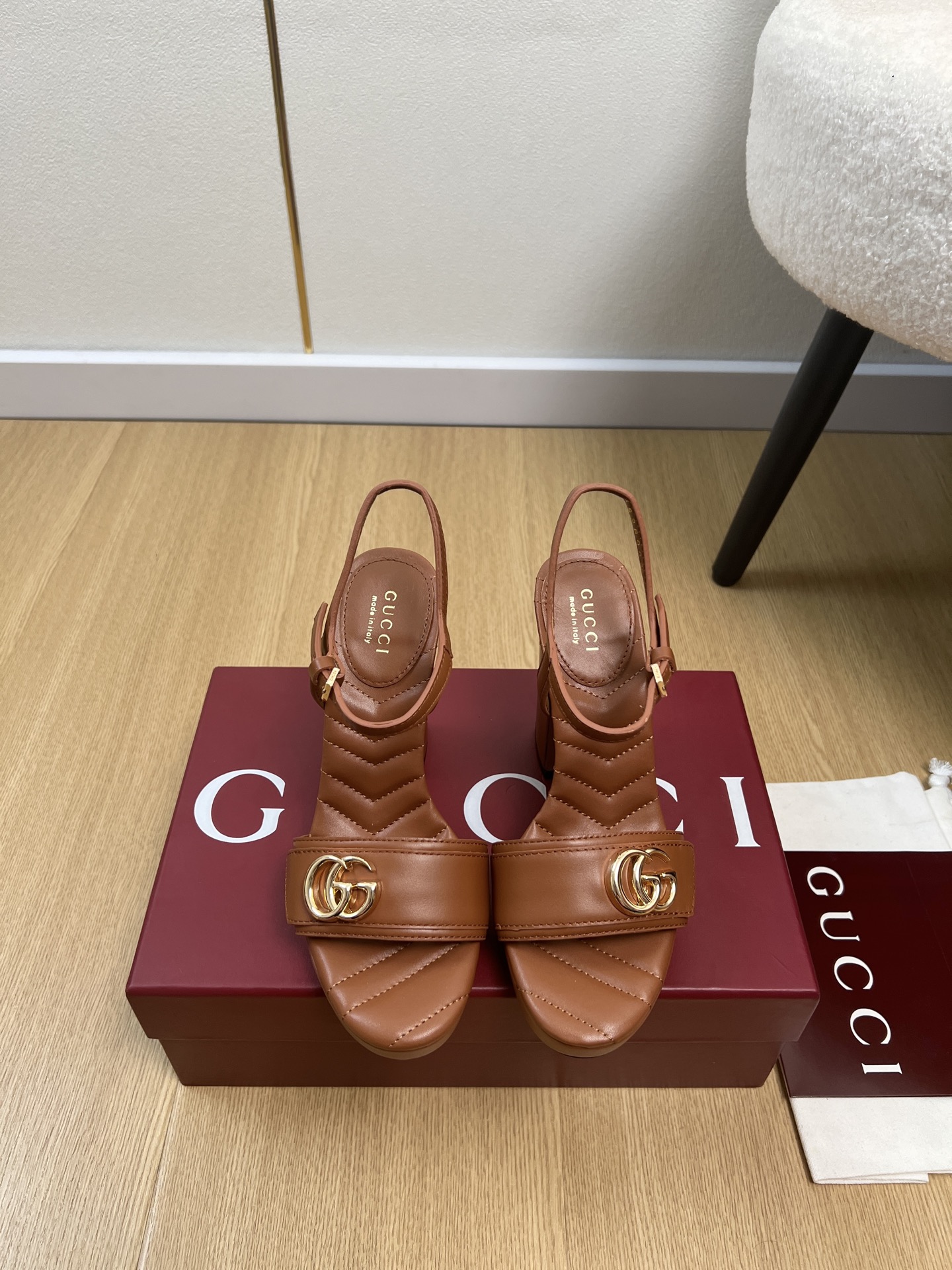 Gucci Style Leather Women's Shoes style reference detail image 1 from source 784702