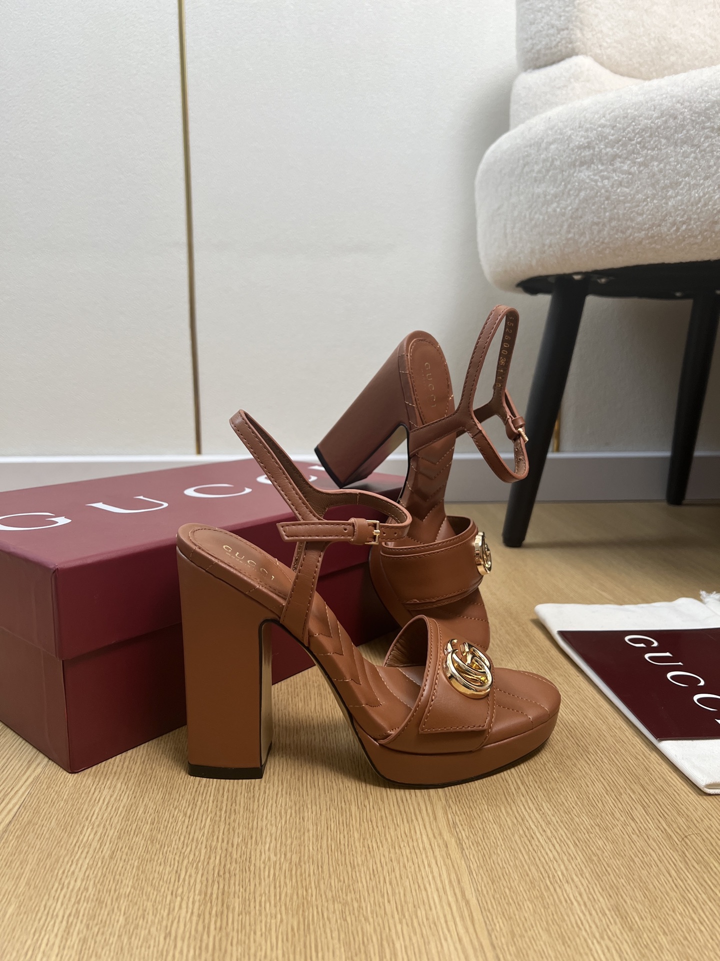Gucci Style Leather Women's Shoes style reference detail image 4 from source 784702