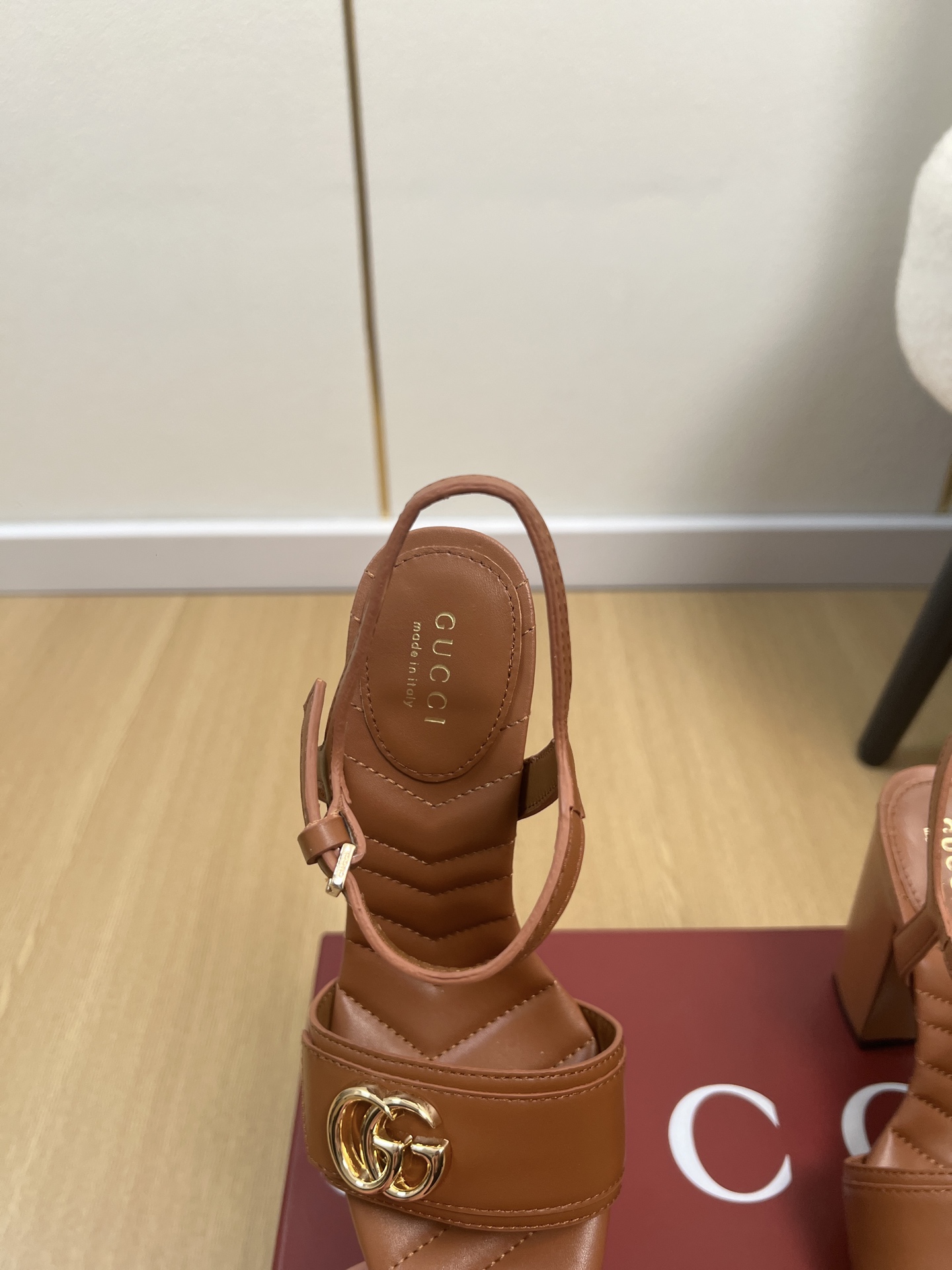 Gucci Style Leather Women's Shoes style reference detail image 7 from source 784702