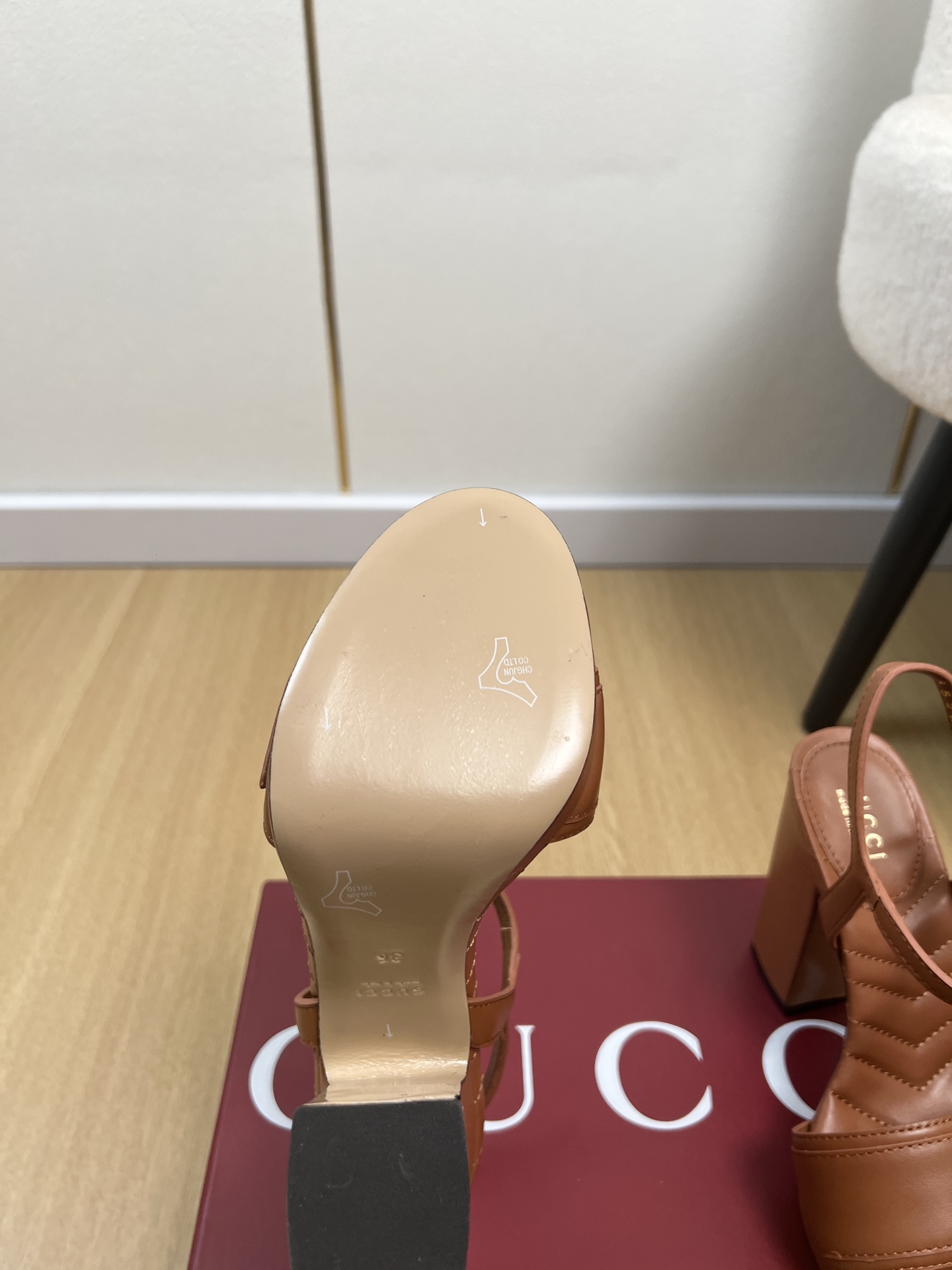 Gucci Style Leather Women's Shoes style reference detail image 9 from source 784702