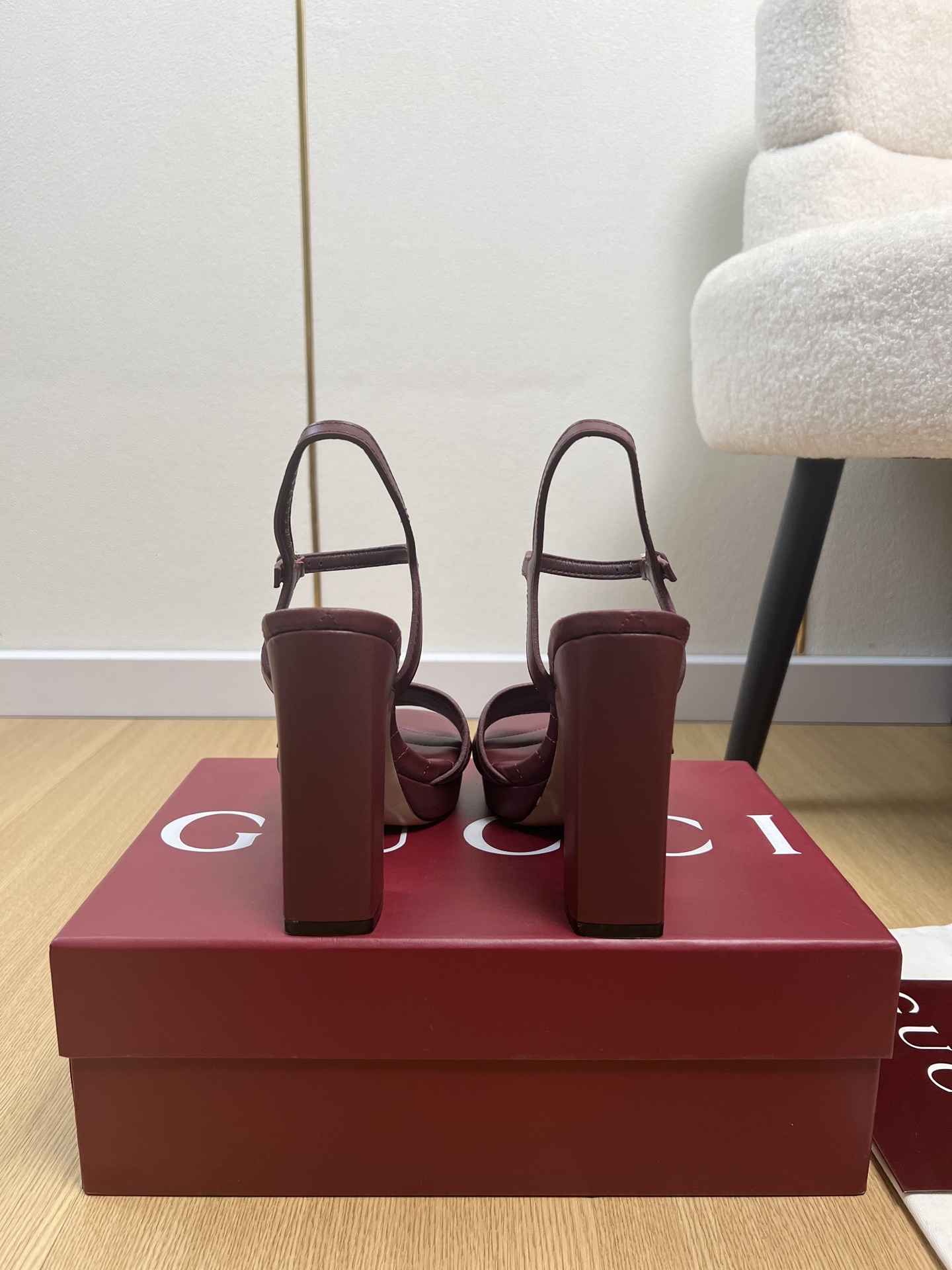 Gucci Style Leather Women's Shoes style reference detail image 8 from source 784703