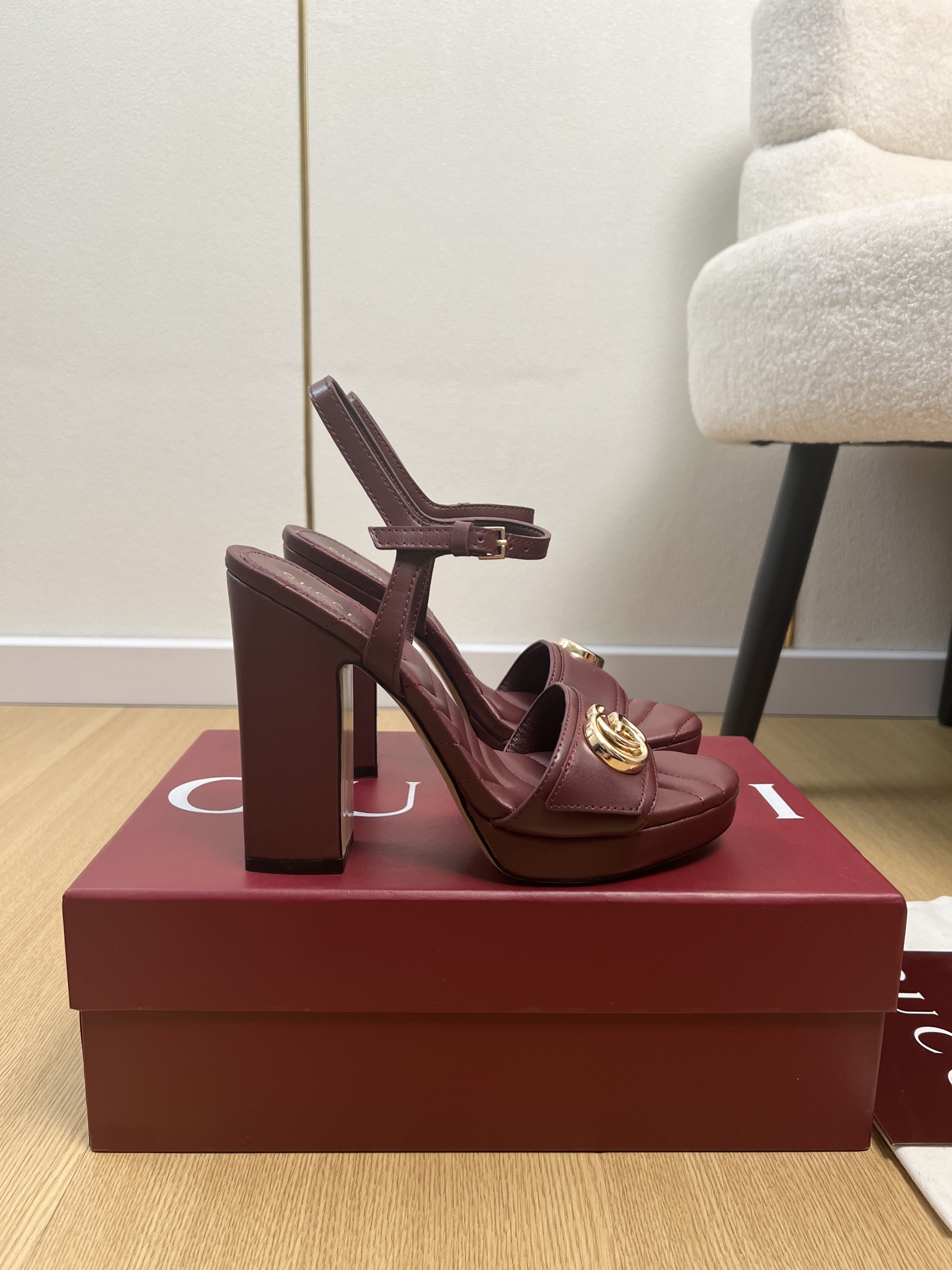 Gucci Style Leather Women's Shoes style reference detail image 2 from source 784703
