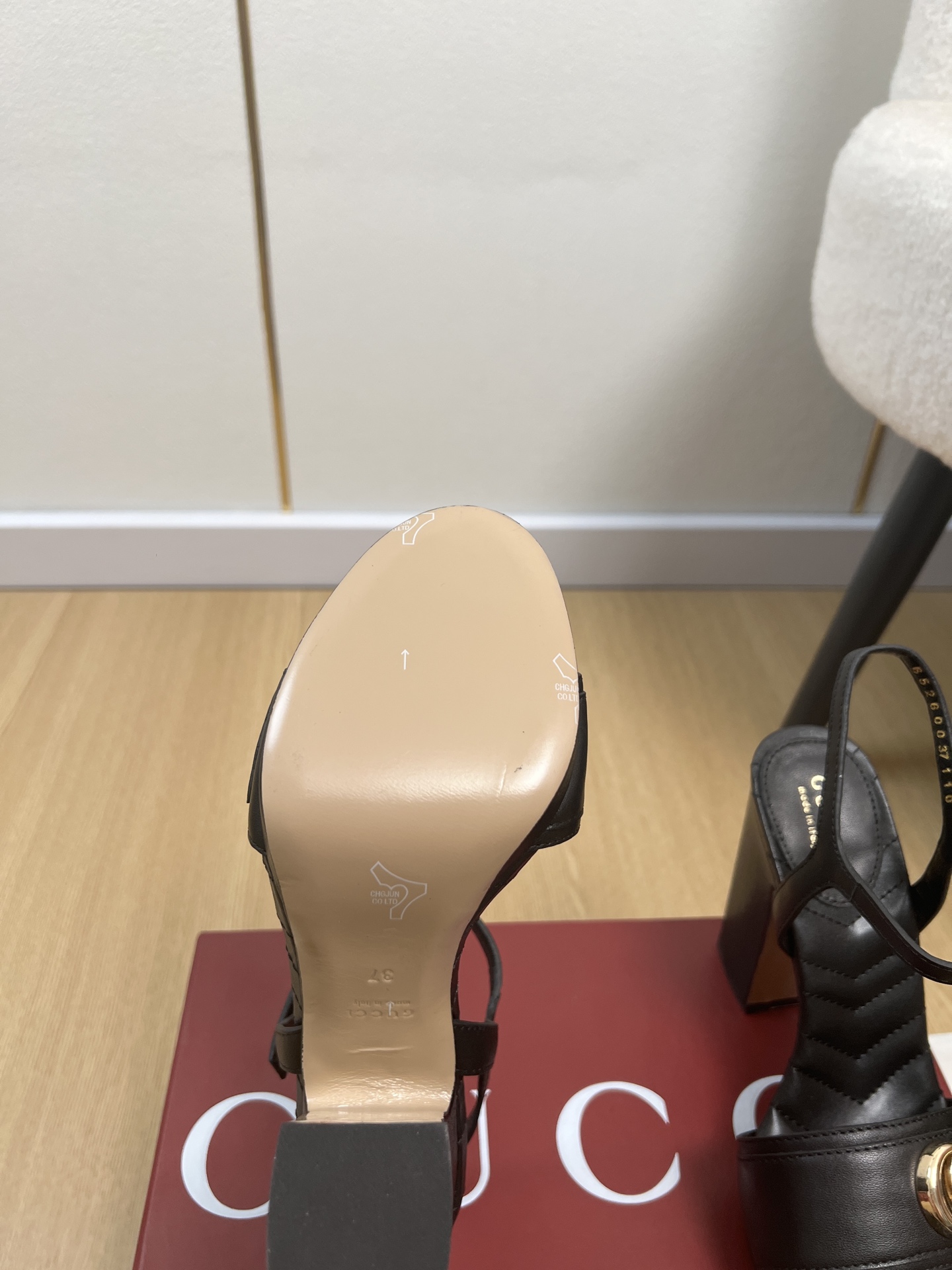 Gucci Style Leather Women's Shoes style reference detail image 9 from source 784704