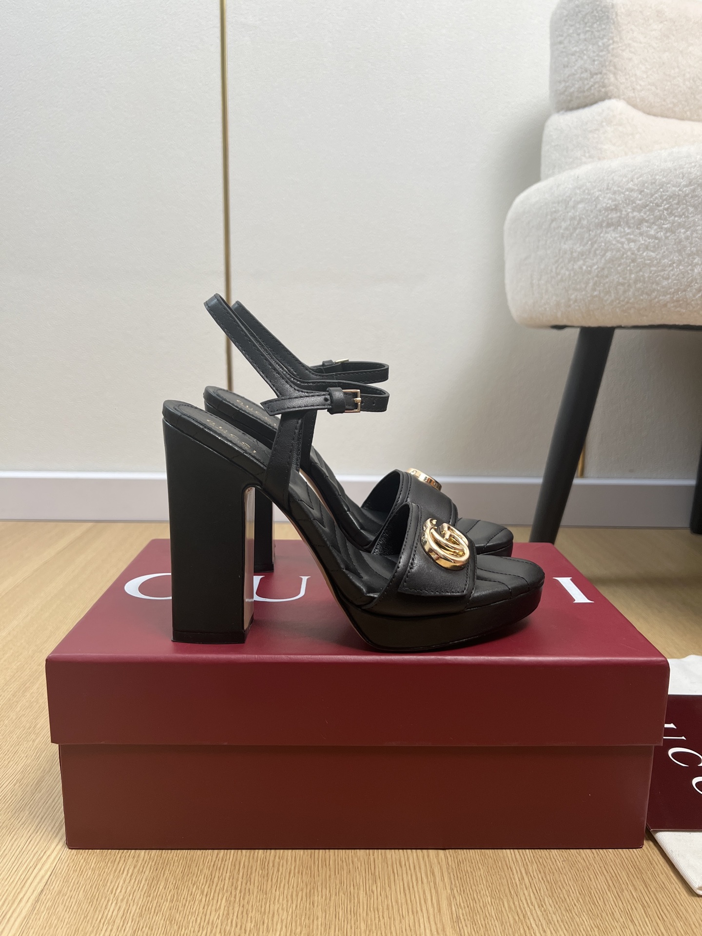 Gucci Style Leather Women's Shoes style reference detail image 2 from source 784704