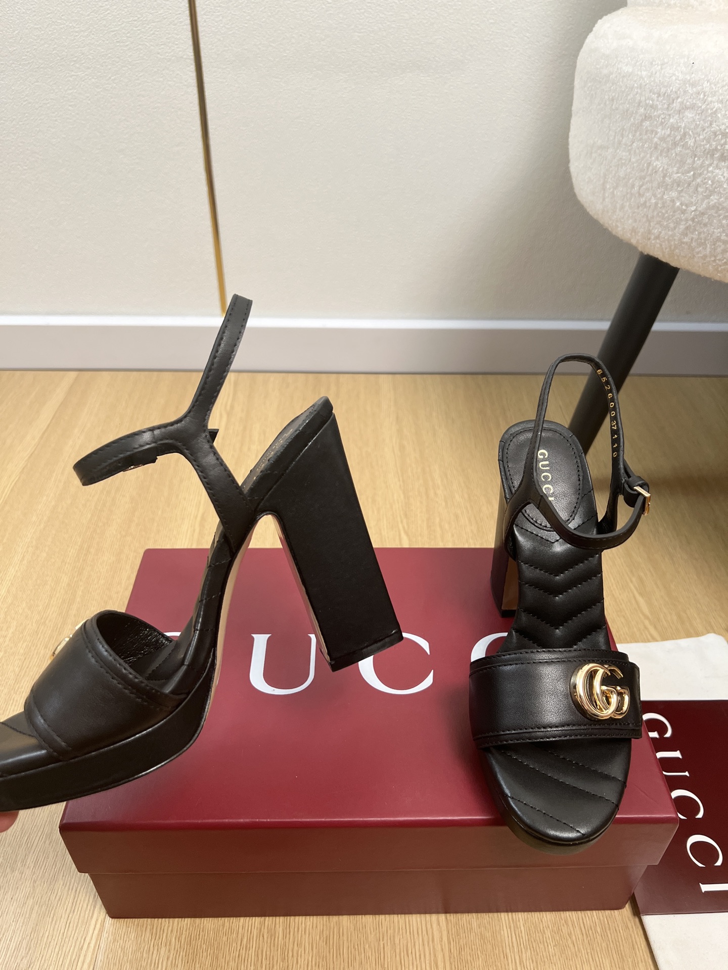 Gucci Style Leather Women's Shoes style reference detail image 6 from source 784704