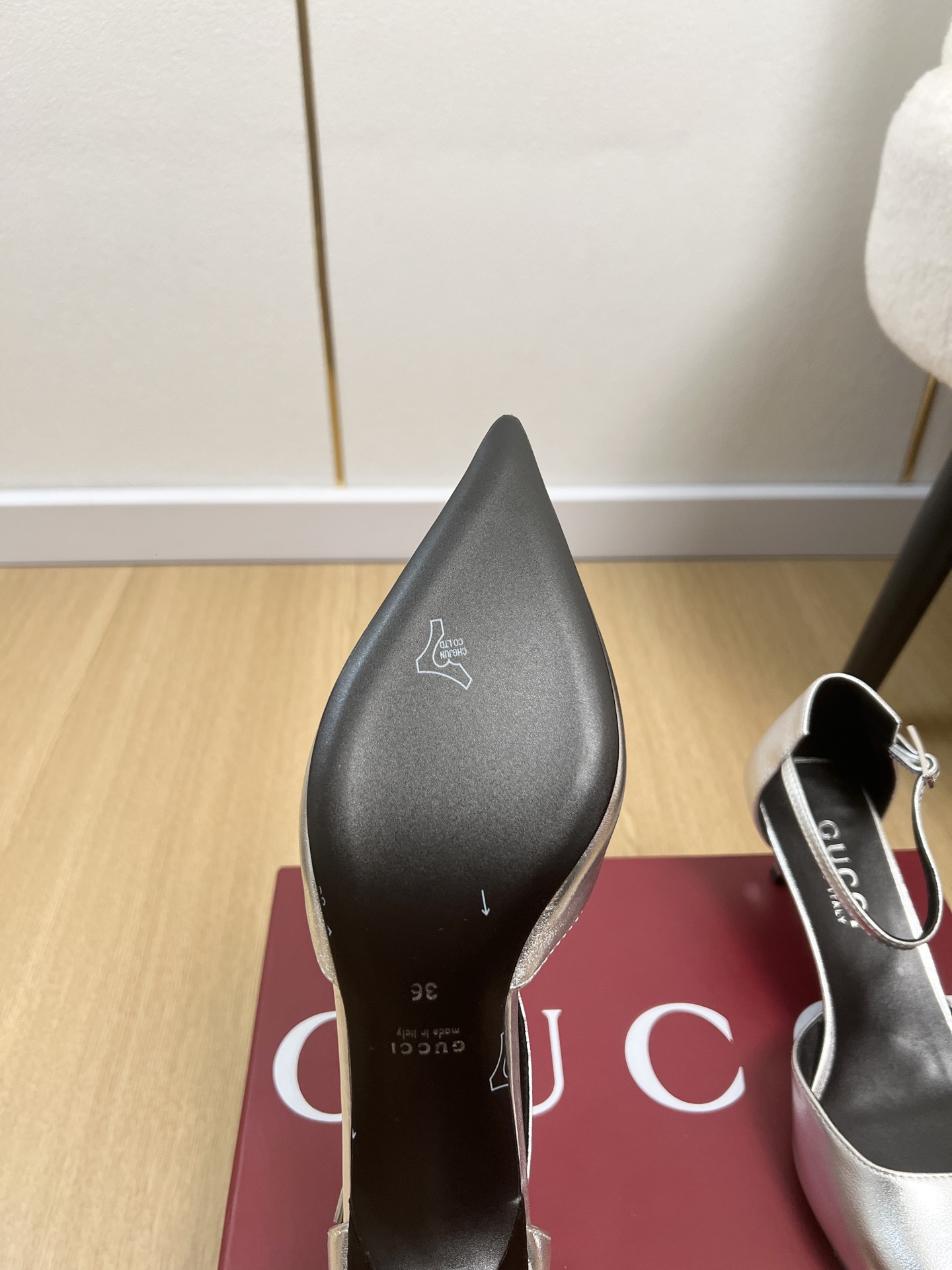 Gucci Style Leather Women's Shoes style reference detail image 9 from source 784705
