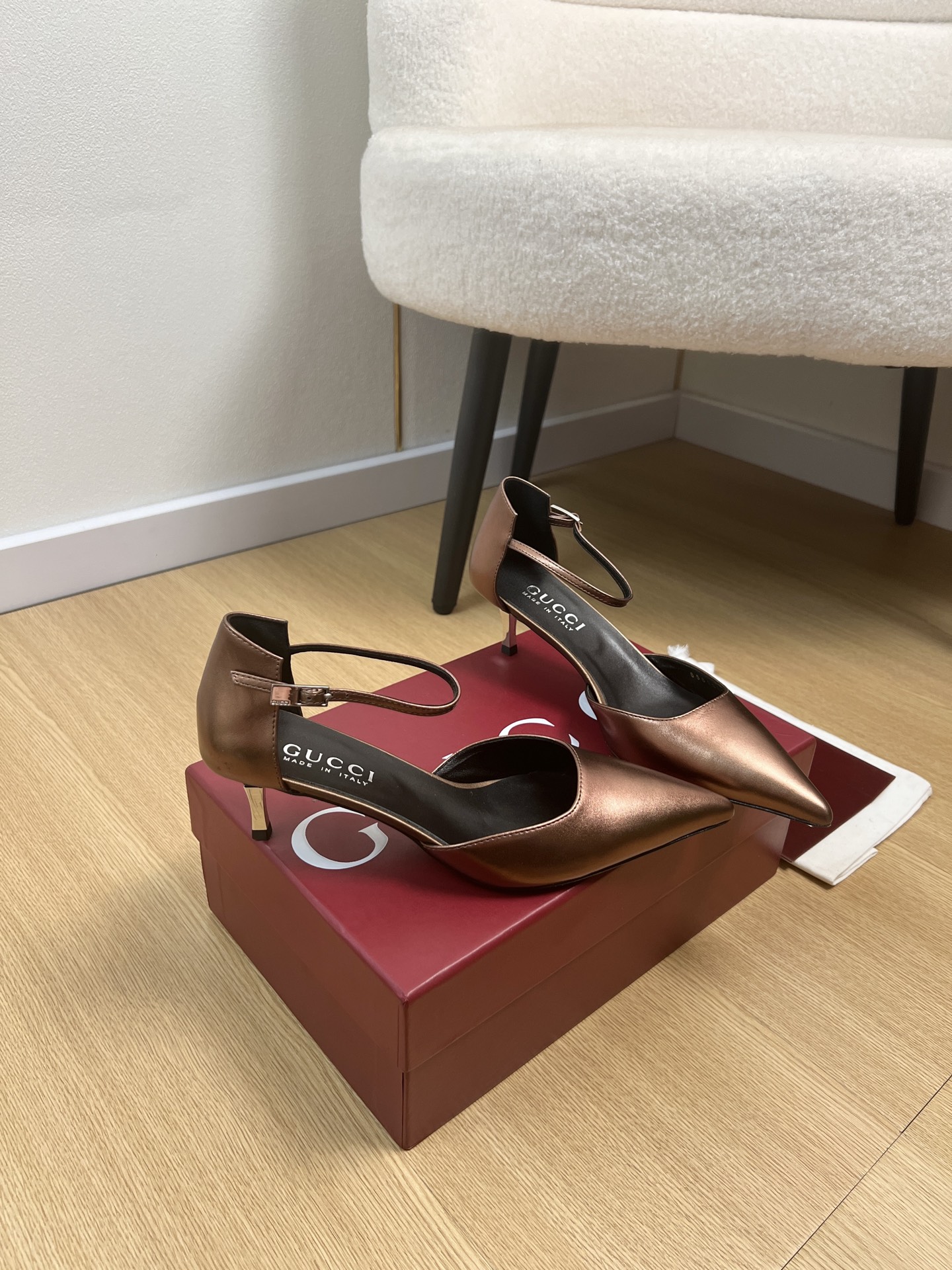 Gucci Style Leather Women's Shoes style reference detail image 3 from source 784707