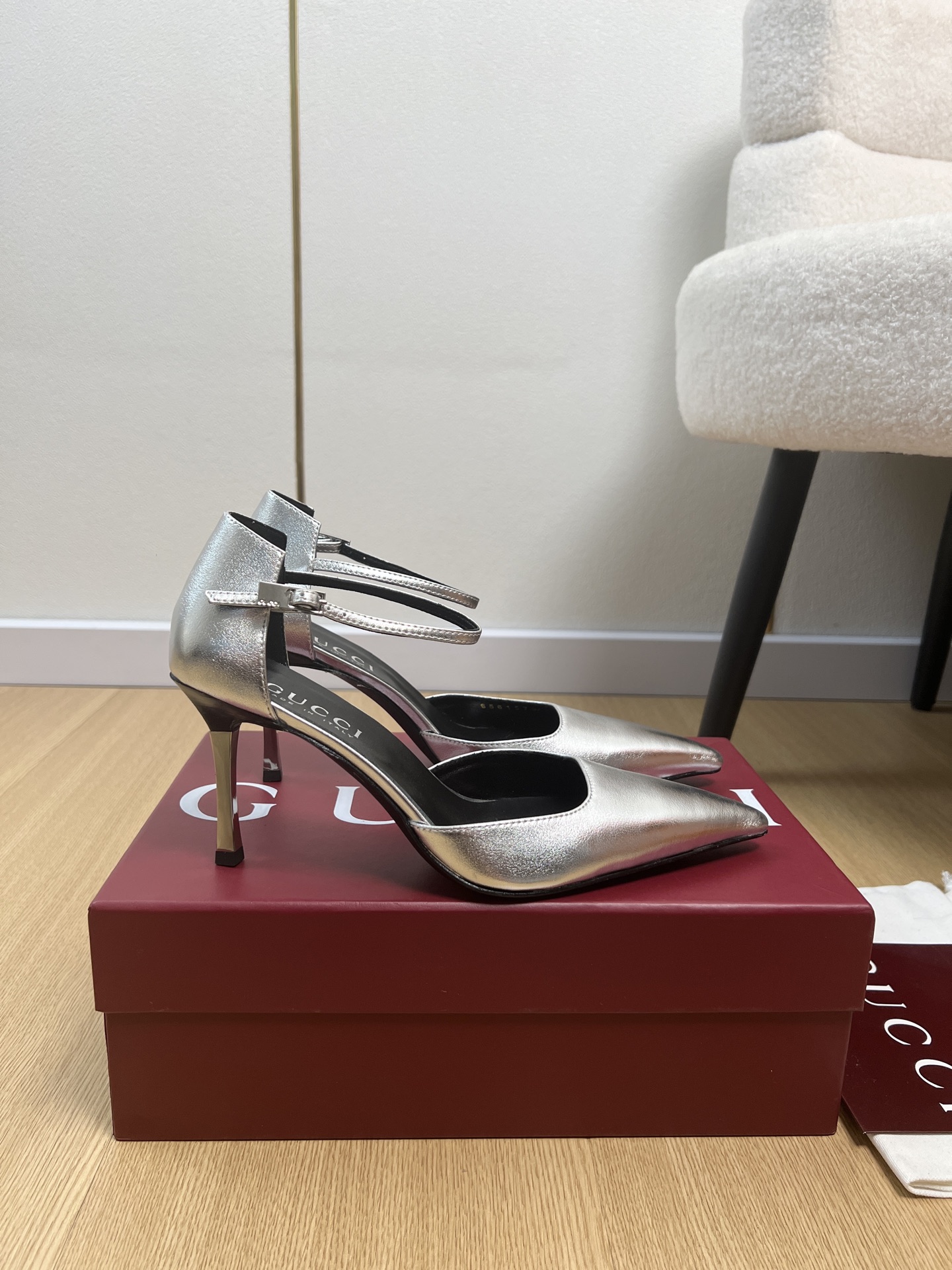Gucci Style Leather Women's Shoes style reference detail image 2 from source 784708